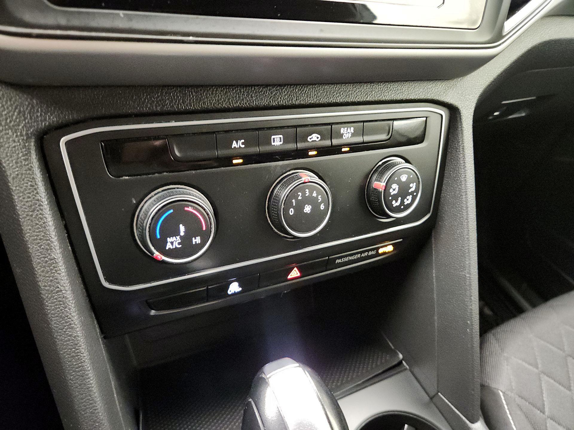 Thumbnail: 2021 Volkswagen Atlas - 16