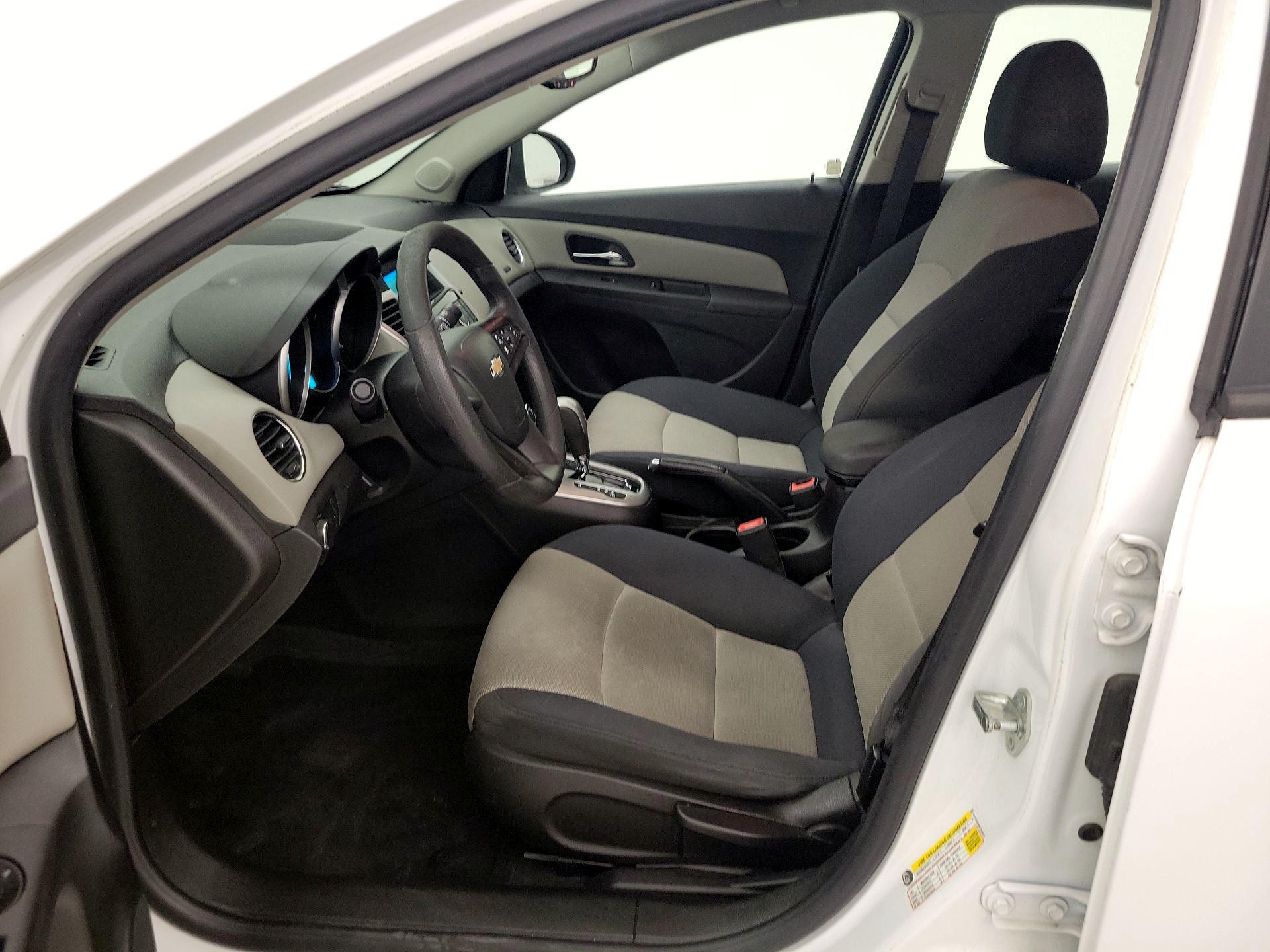 Thumbnail: 2016 Chevrolet Cruze - 11