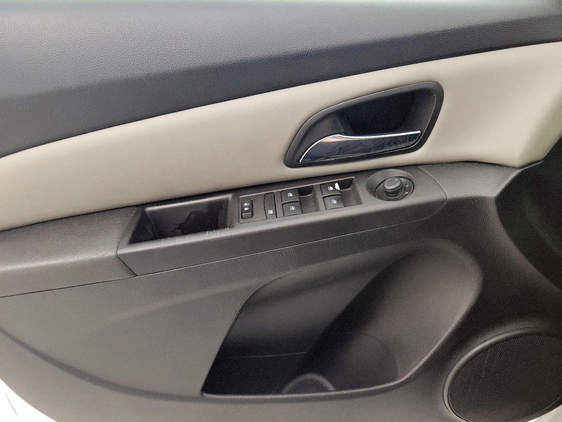 Thumbnail: 2016 Chevrolet Cruze - 12