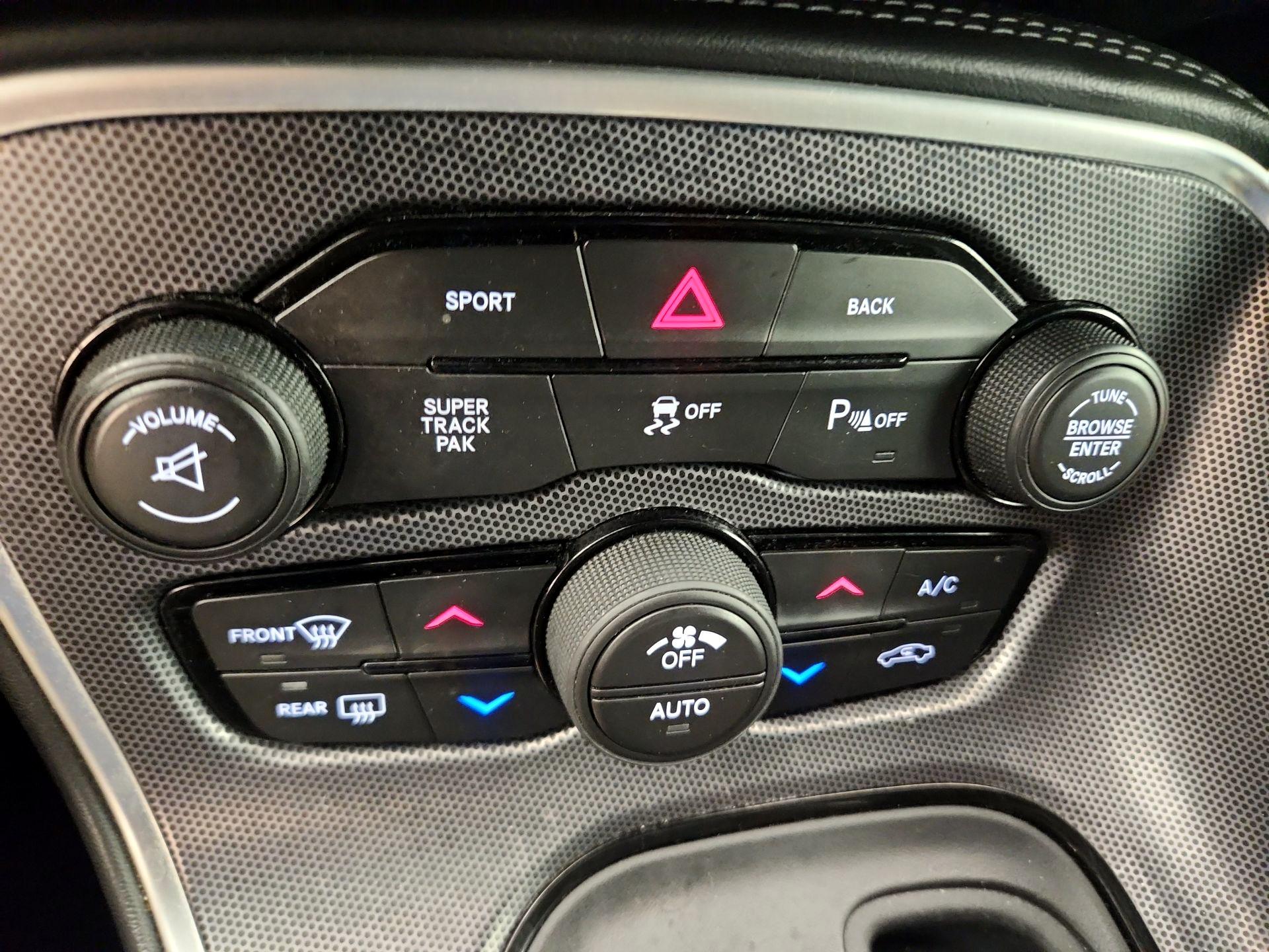 Thumbnail: 2015 Dodge Challenger - 17