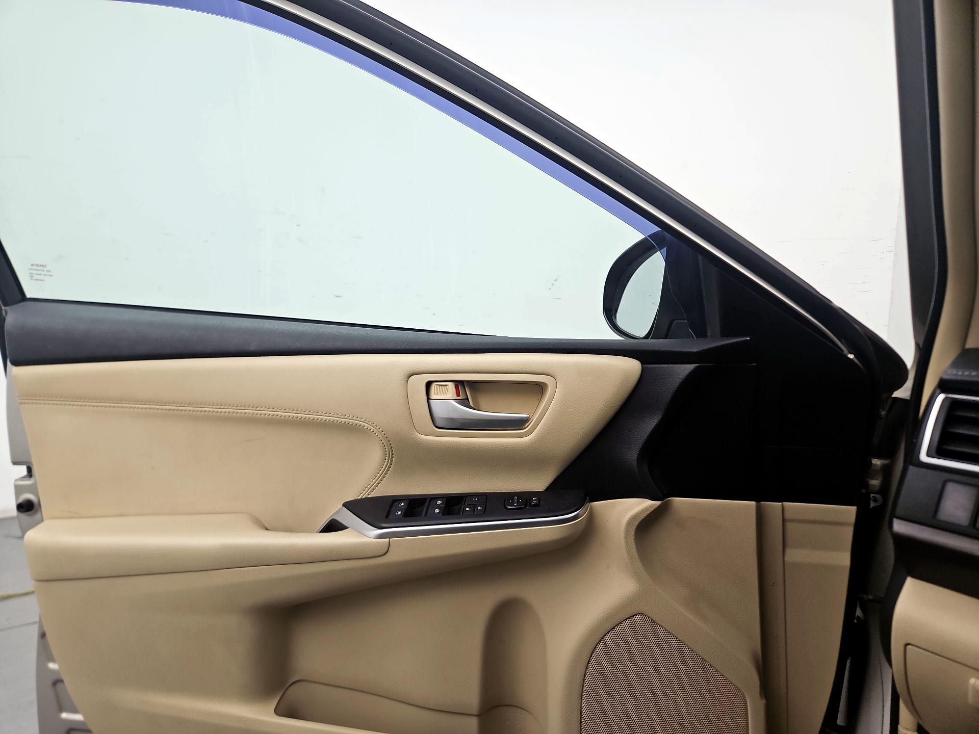 Thumbnail: 2015 Toyota Camry - 12