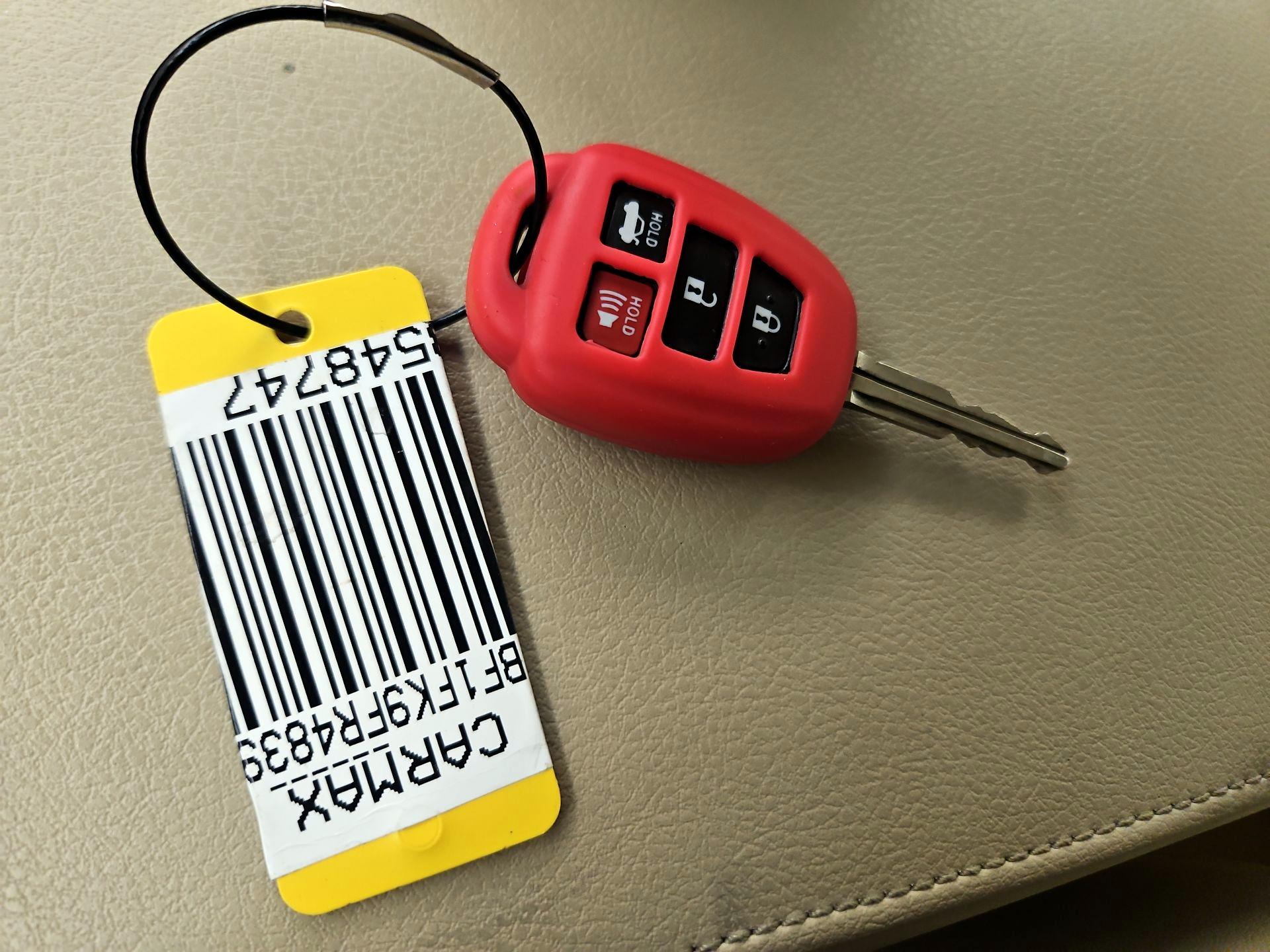 Thumbnail: 2015 Toyota Camry - 19