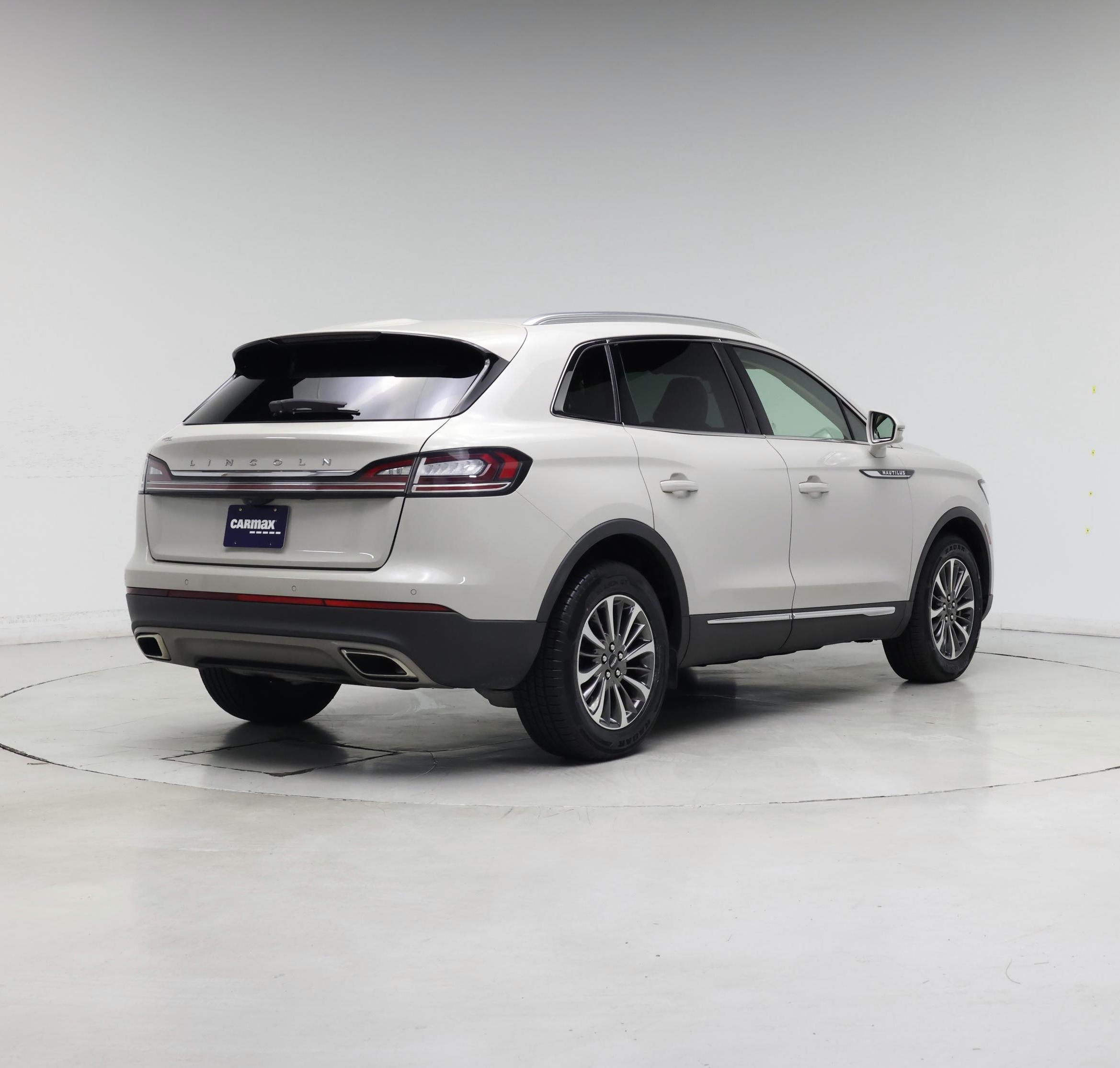 Thumbnail: 2023 Lincoln Nautilus - 8