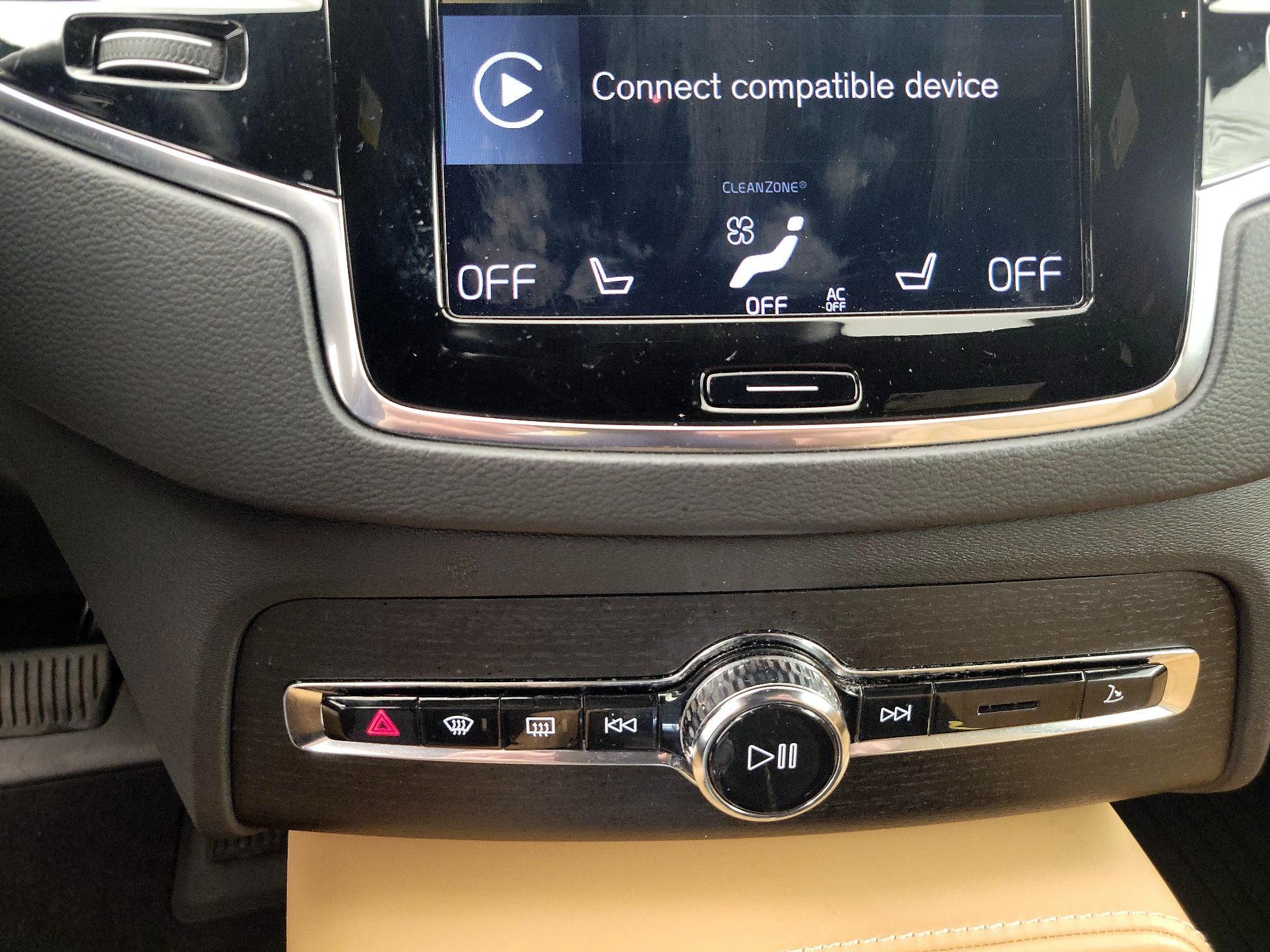 Thumbnail: 2021 Volvo XC90 - 17