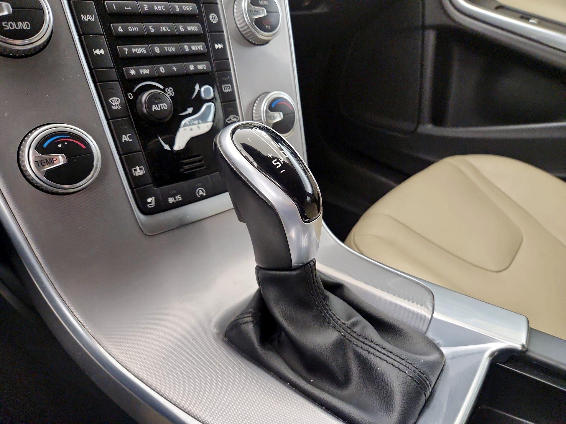 Thumbnail: 2017 Volvo S60 - 13