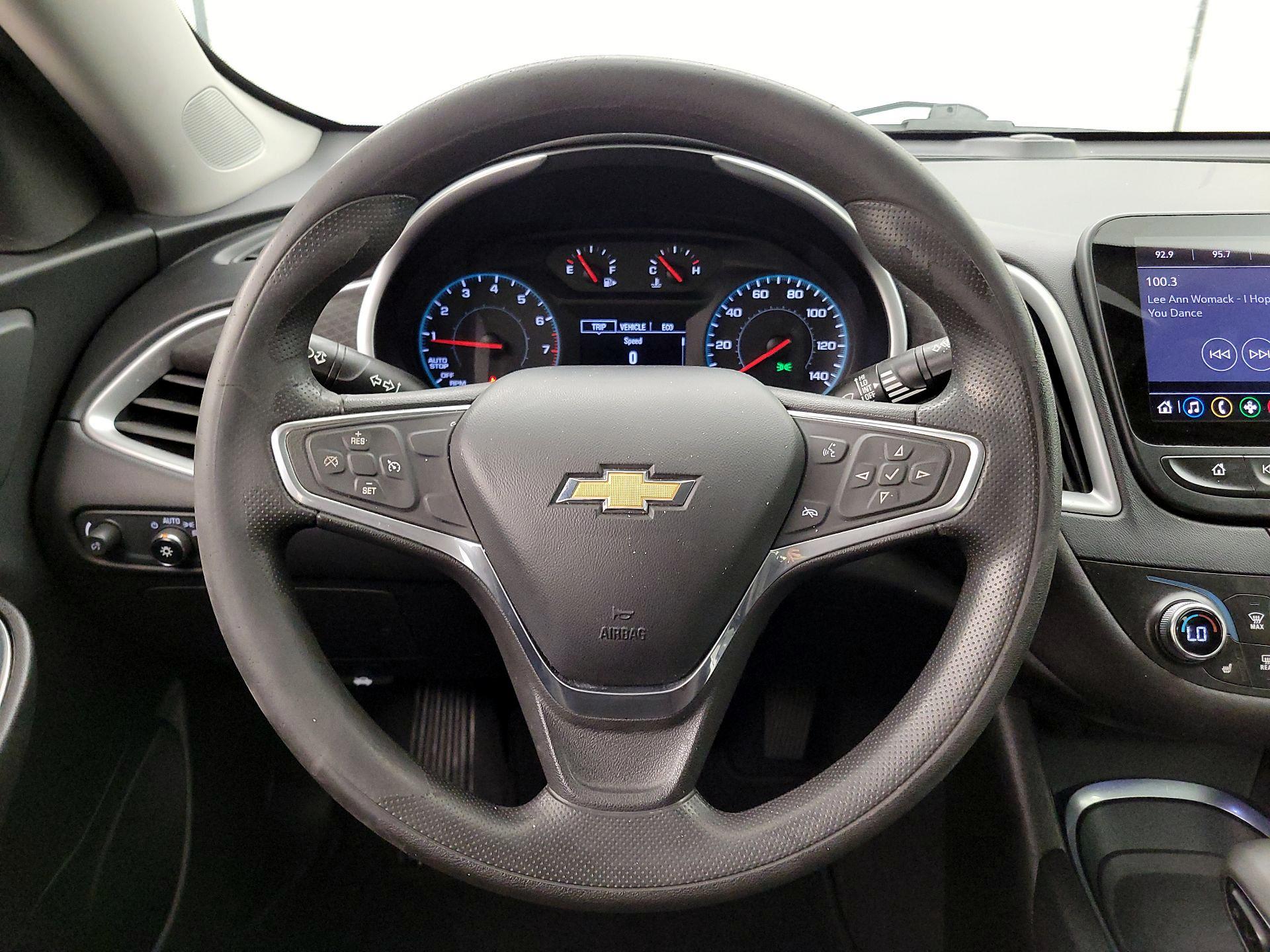 Thumbnail: 2022 Chevrolet Malibu - 10