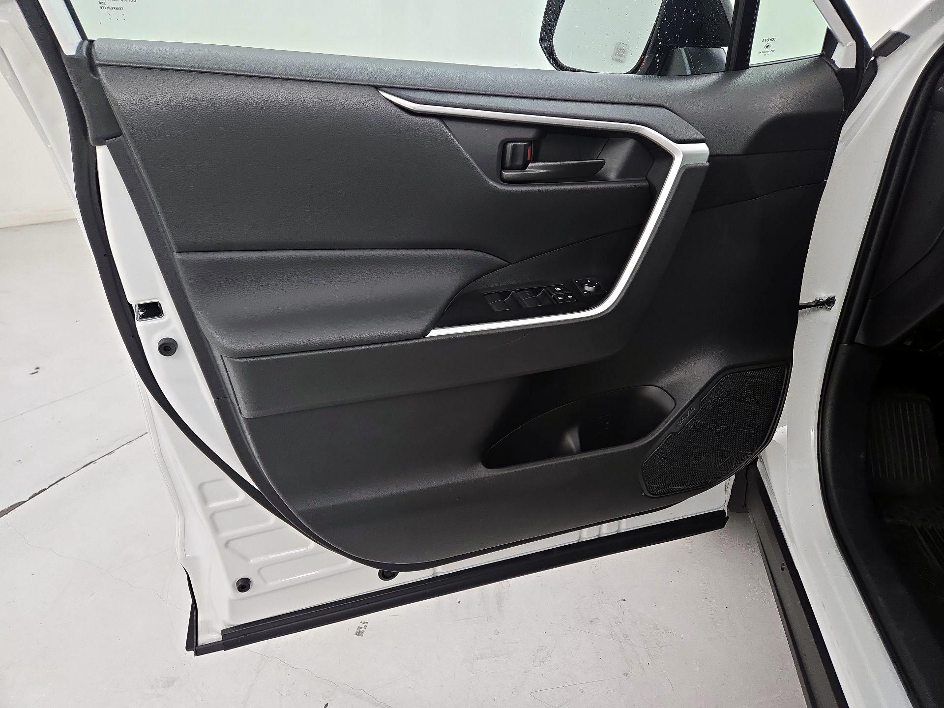 Thumbnail: 2025 Toyota RAV4 - 12