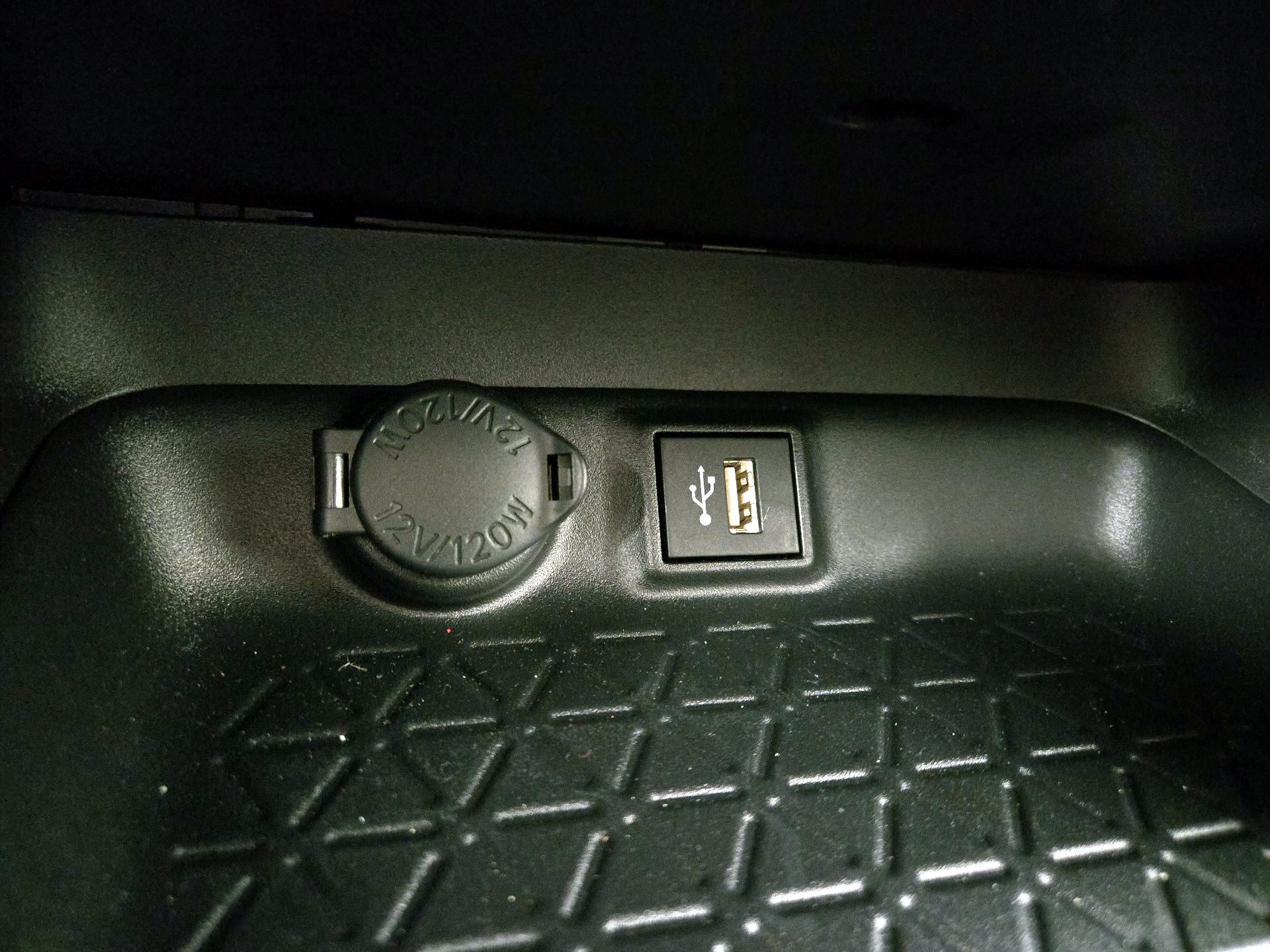 Thumbnail: 2025 Toyota RAV4 - 18