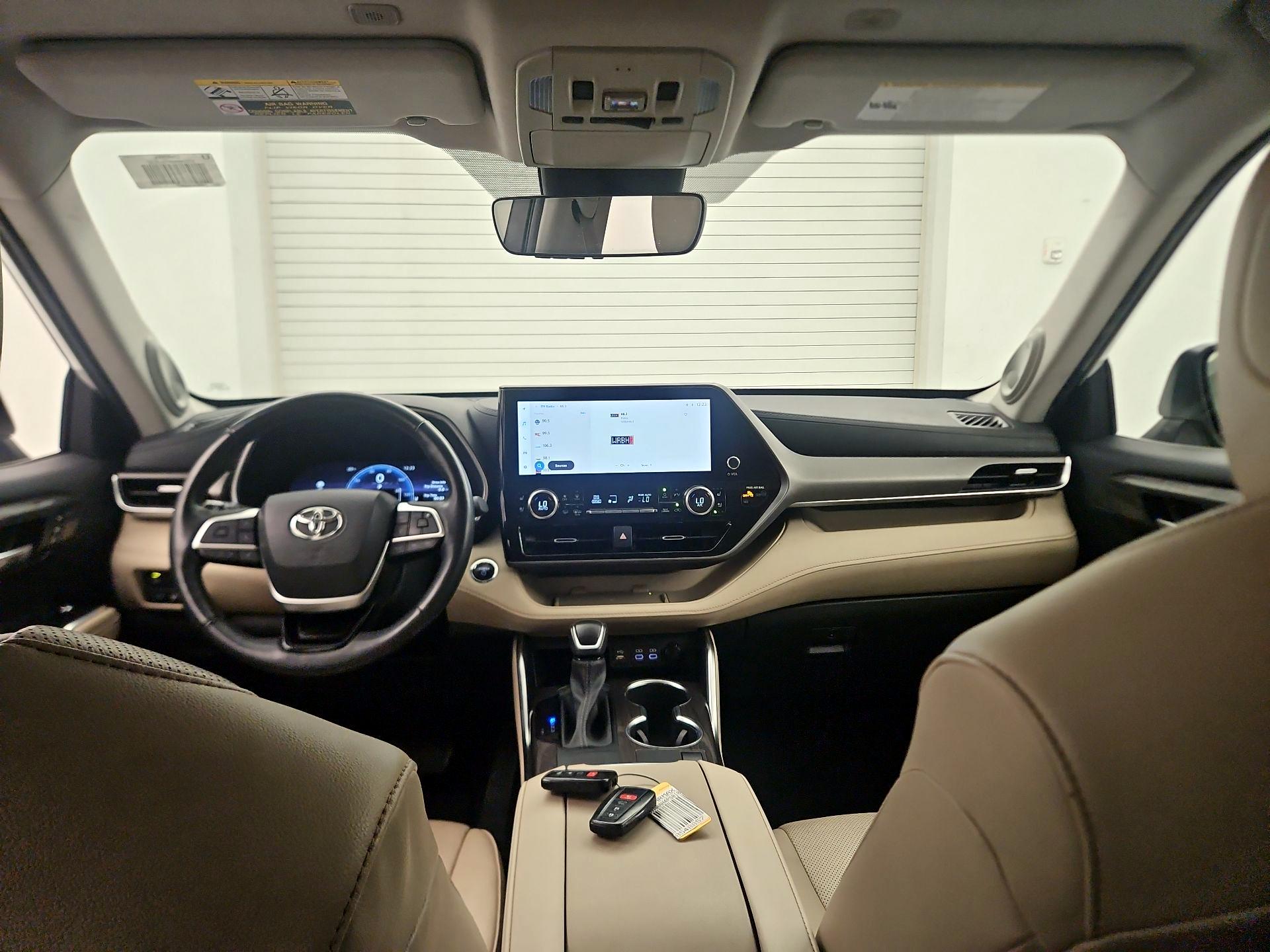 Thumbnail: 2023 Toyota Highlander - 9