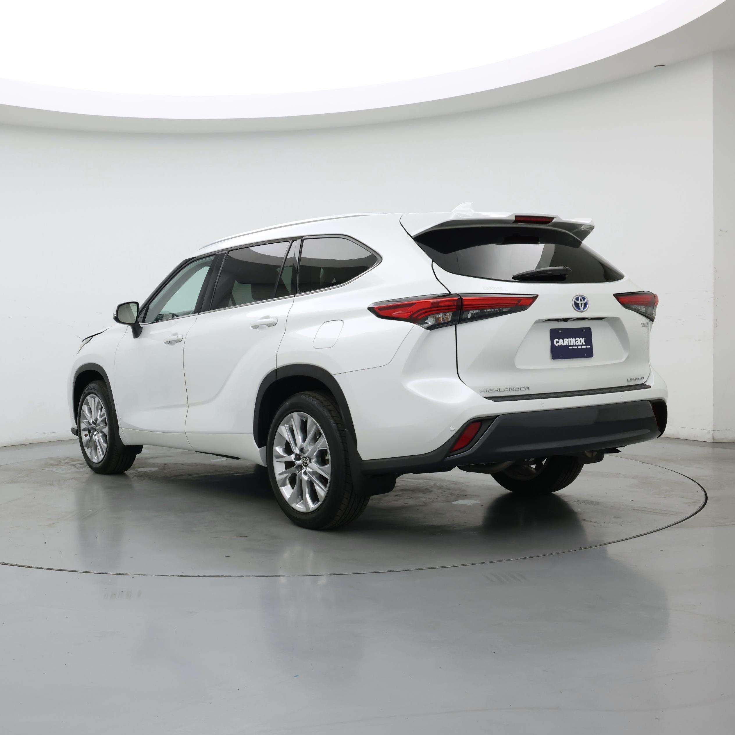 Thumbnail: 2023 Toyota Highlander - 2