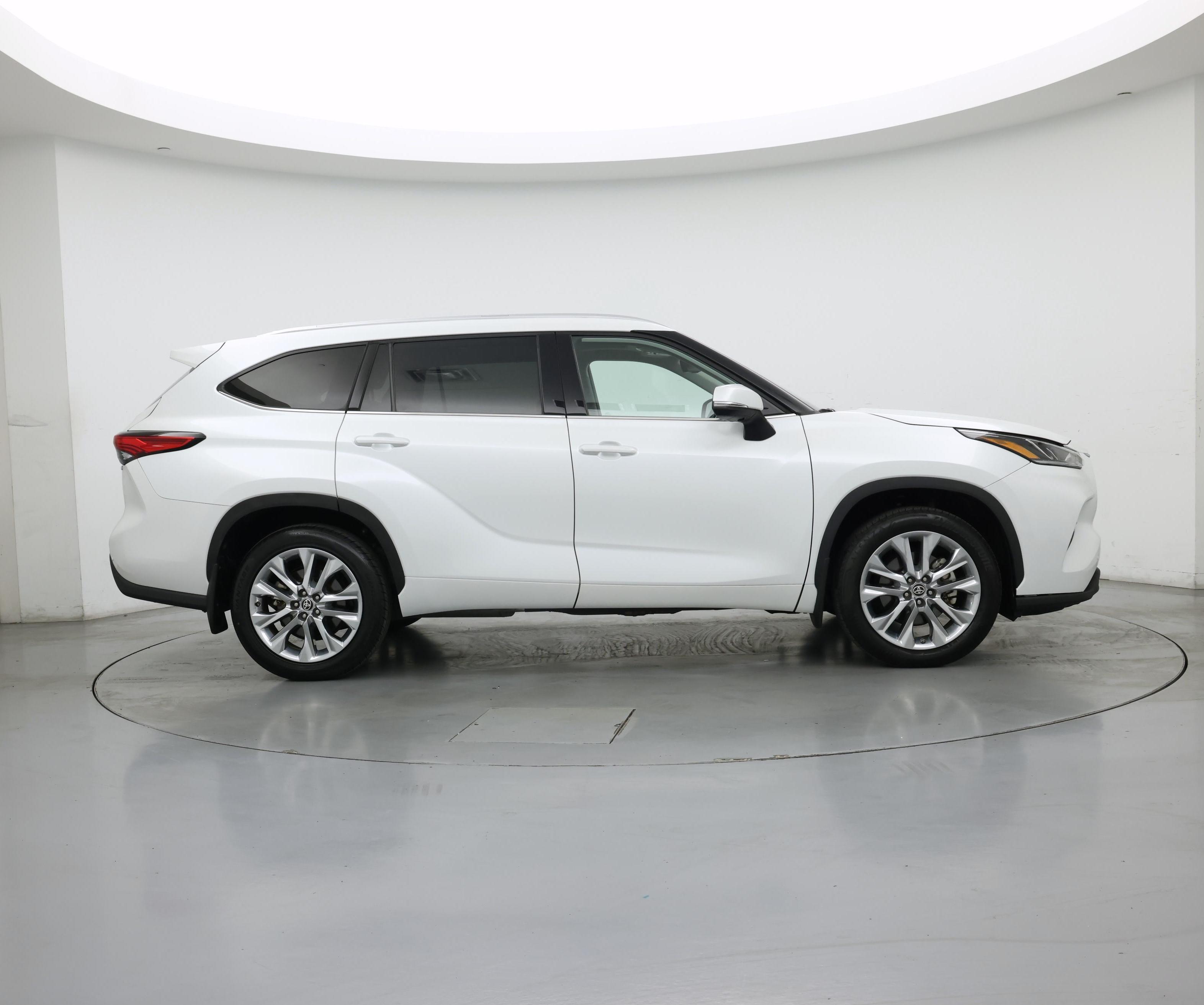 Thumbnail: 2023 Toyota Highlander - 7