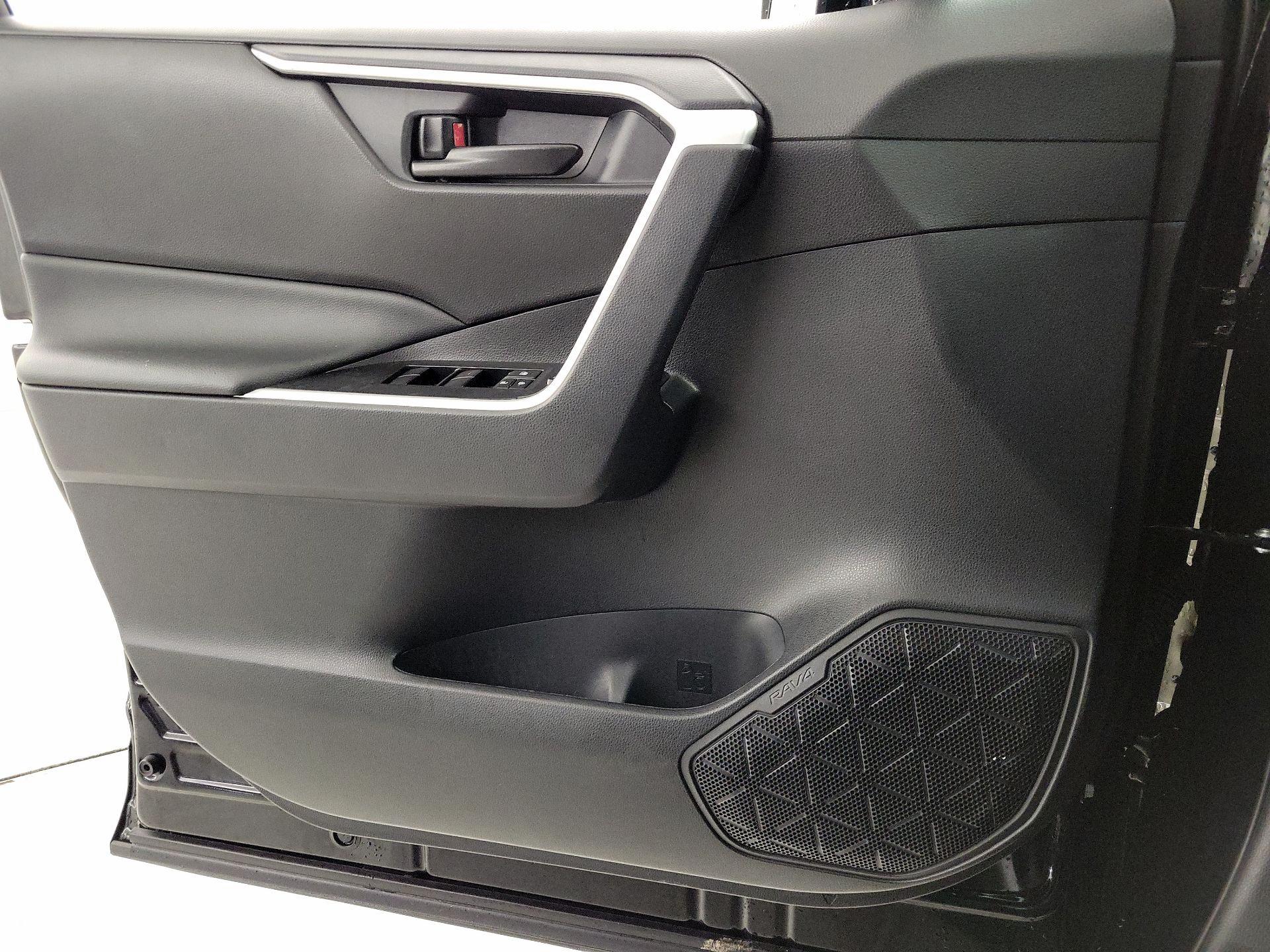 Thumbnail: 2025 Toyota RAV4 - 12