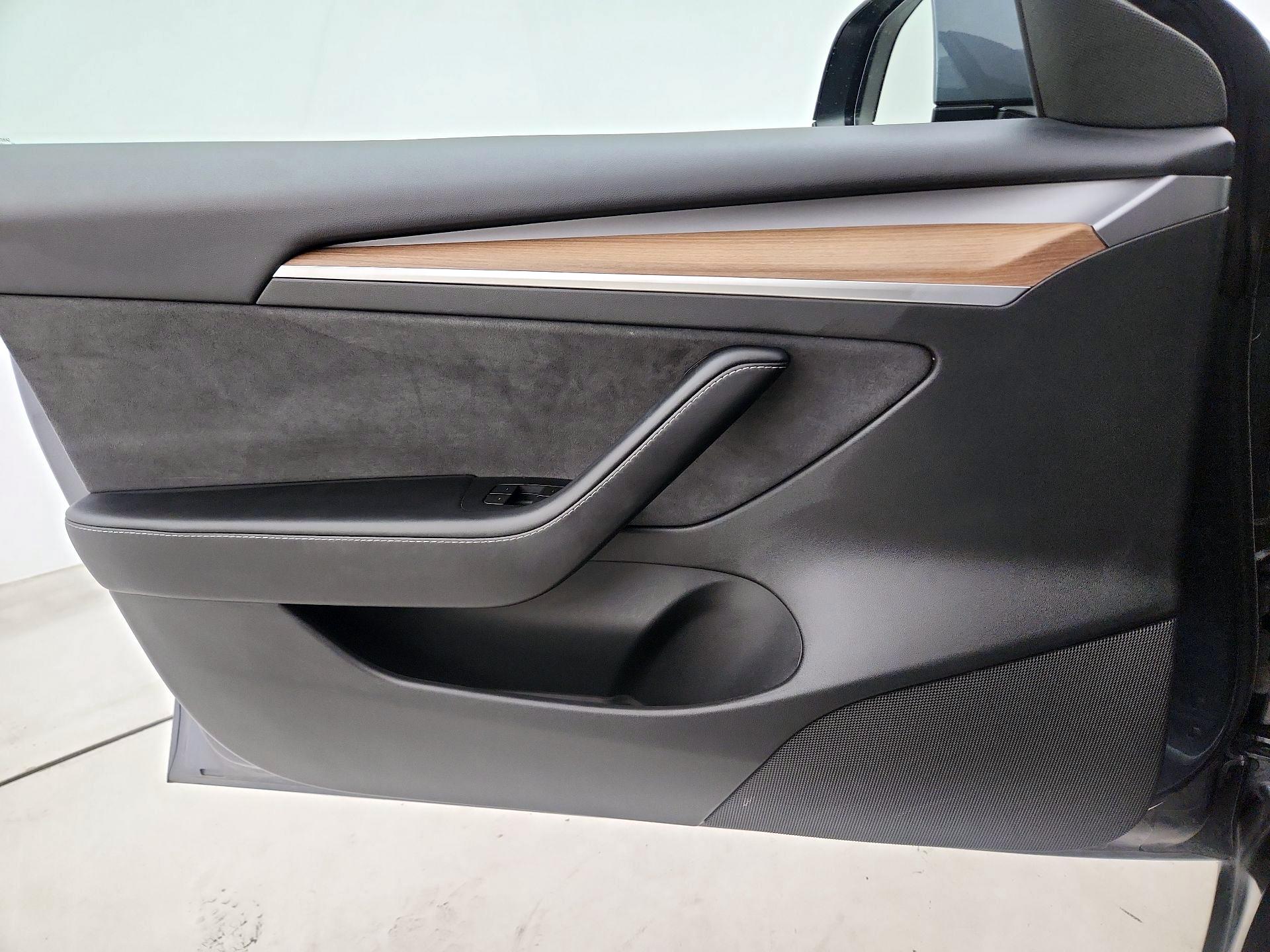 Thumbnail: 2023 Tesla Model 3 - 12