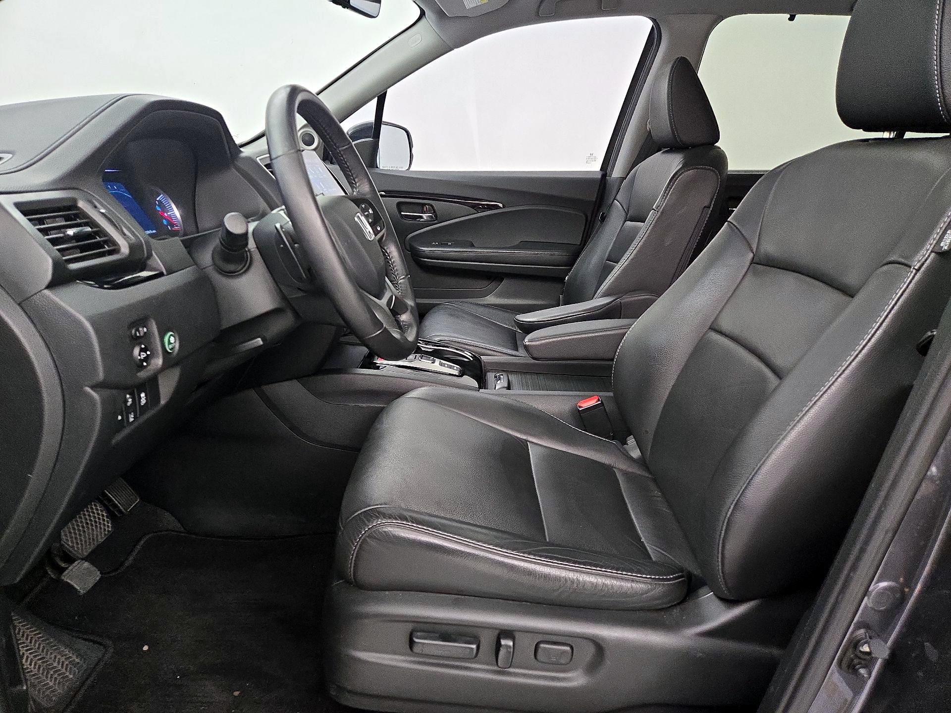 Thumbnail: 2019 Honda Pilot - 11