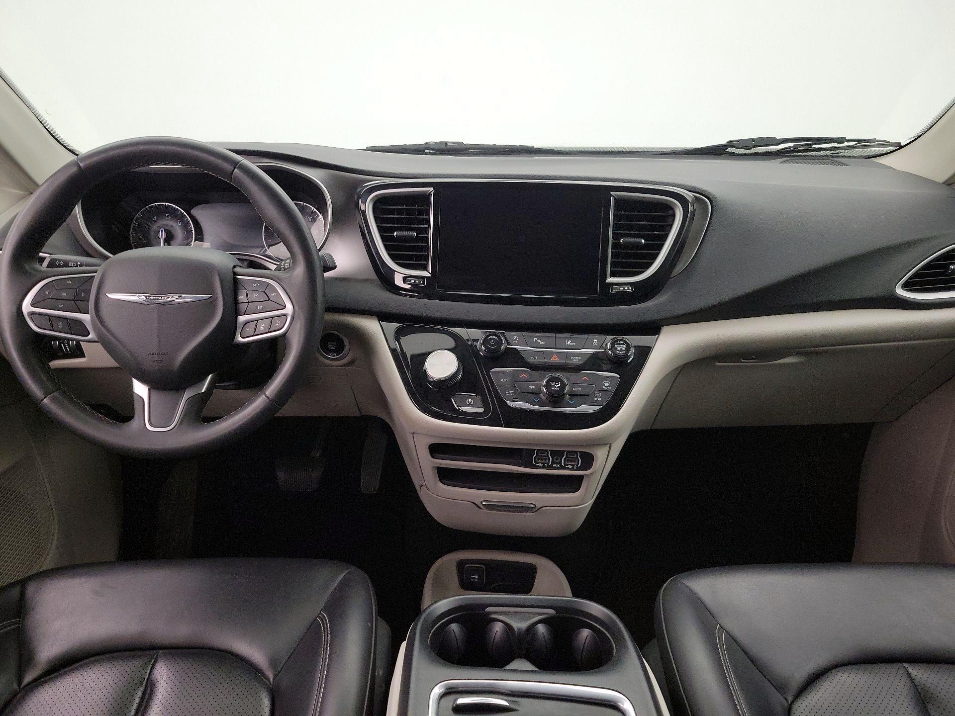 Thumbnail: 2023 Chrysler Pacifica - 9