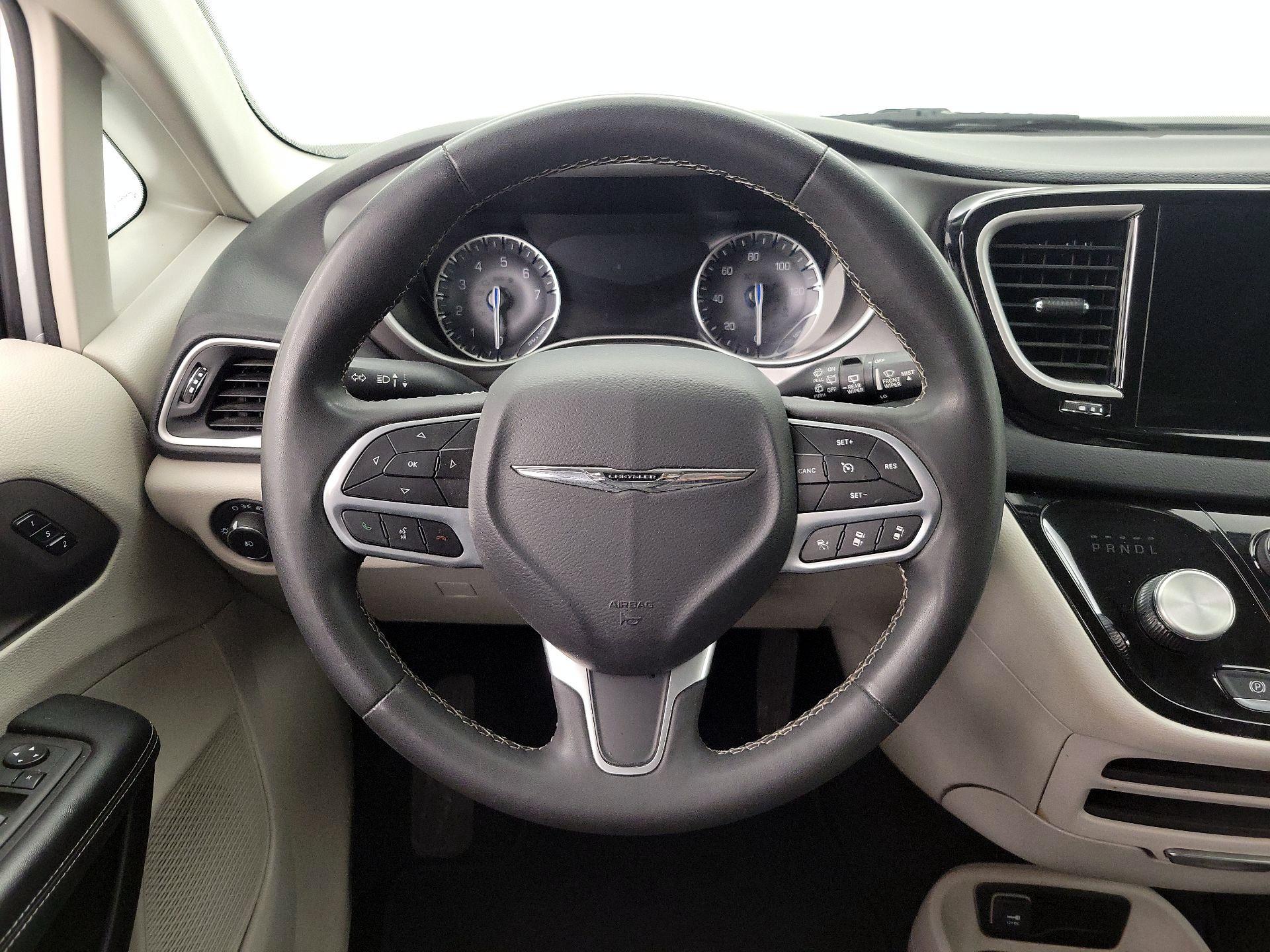 Thumbnail: 2023 Chrysler Pacifica - 10