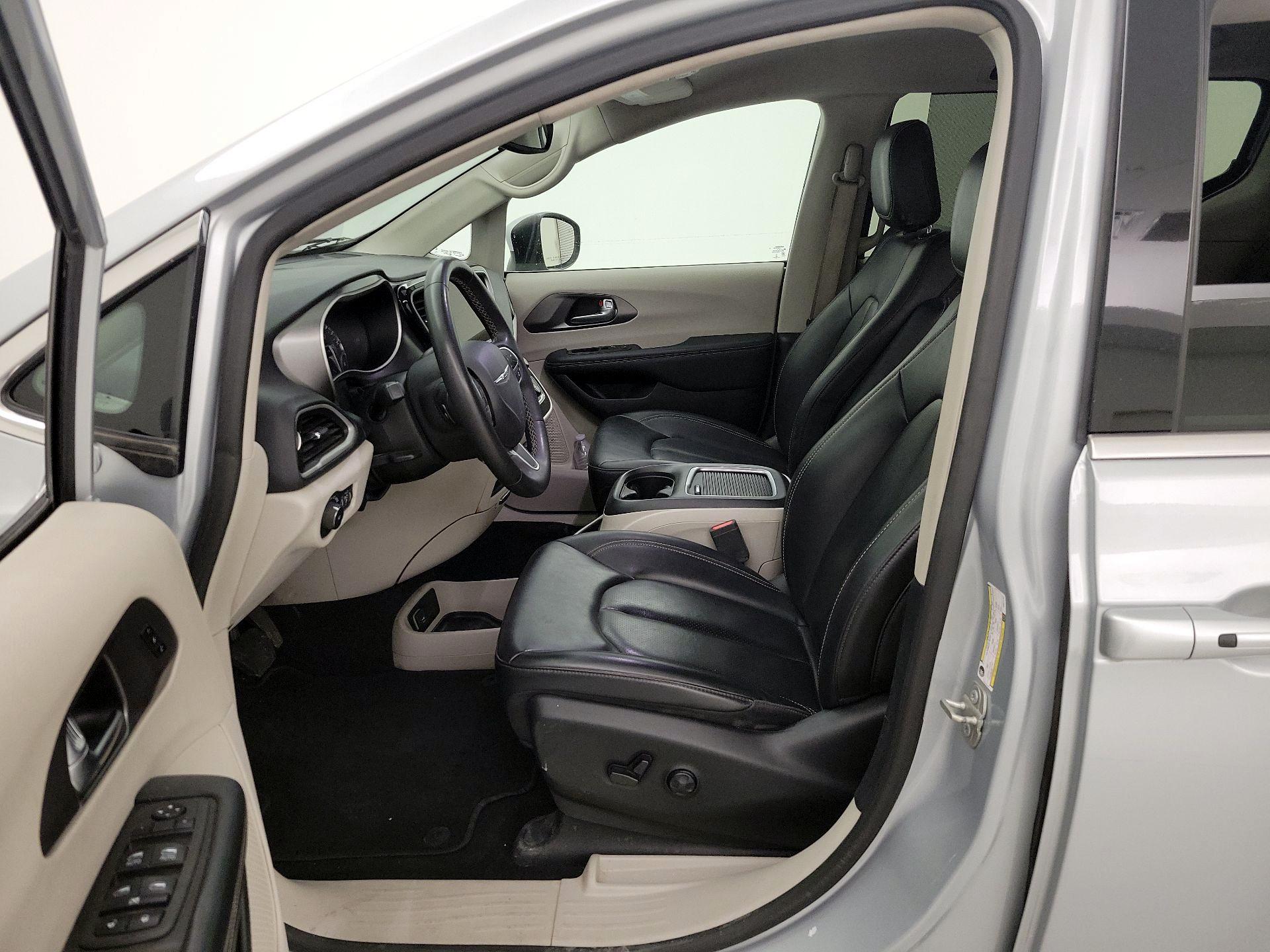 Thumbnail: 2023 Chrysler Pacifica - 11