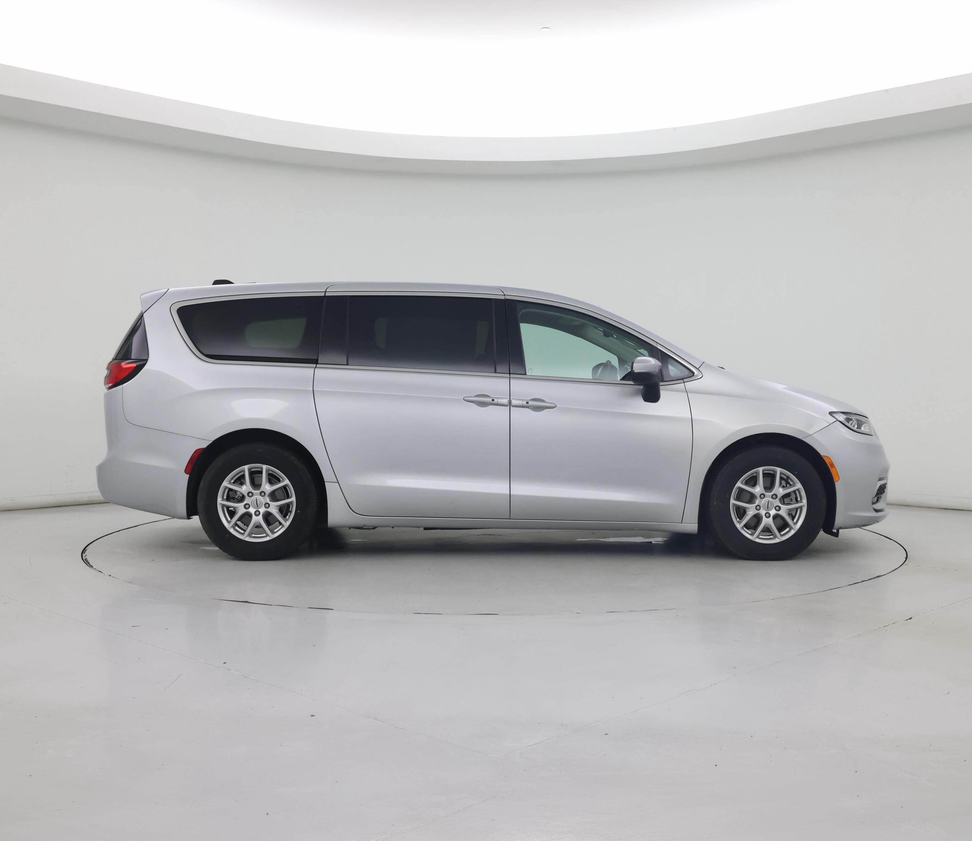 Thumbnail: 2023 Chrysler Pacifica - 7