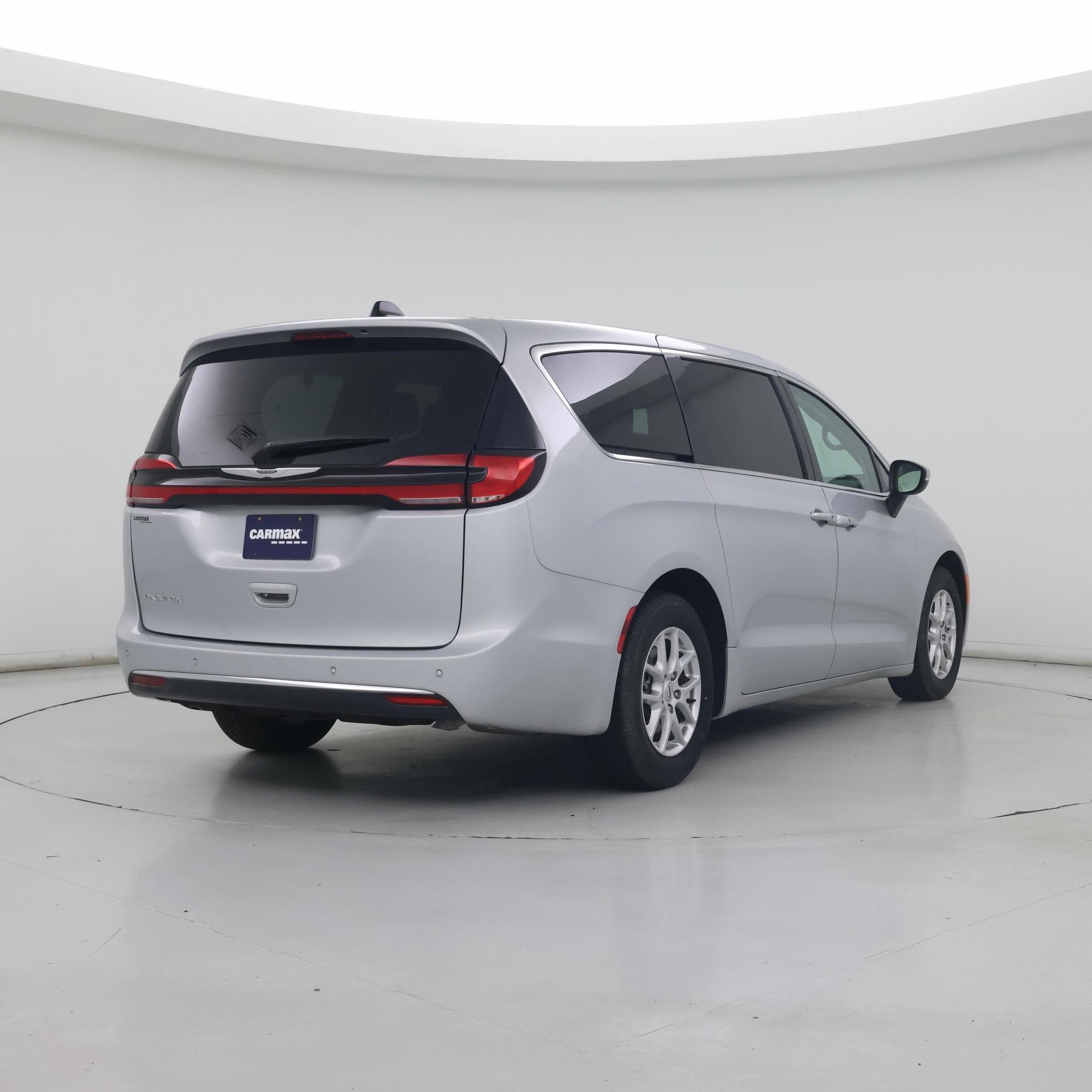 Thumbnail: 2023 Chrysler Pacifica - 8