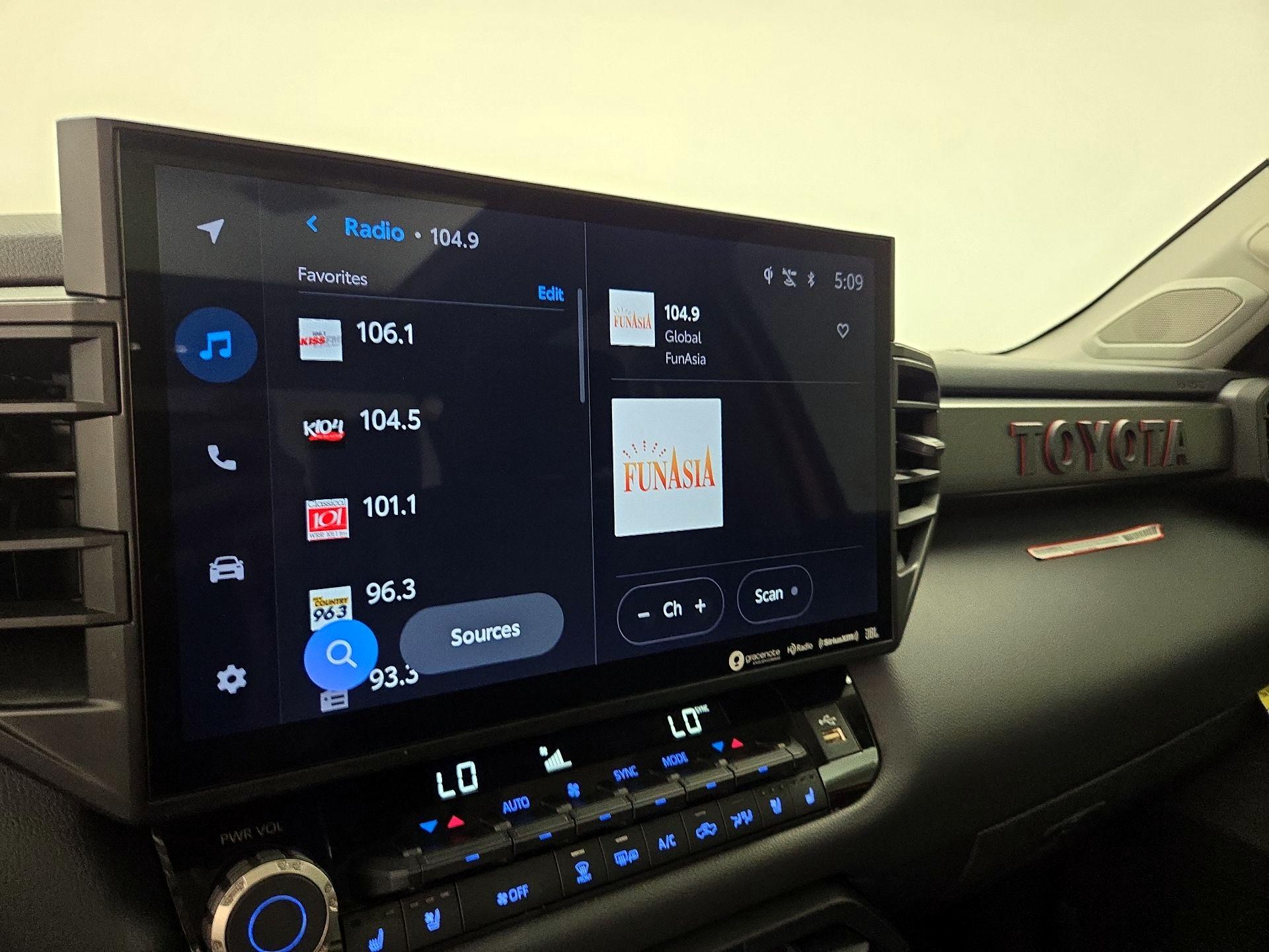 Thumbnail: 2022 Toyota Tundra - 15