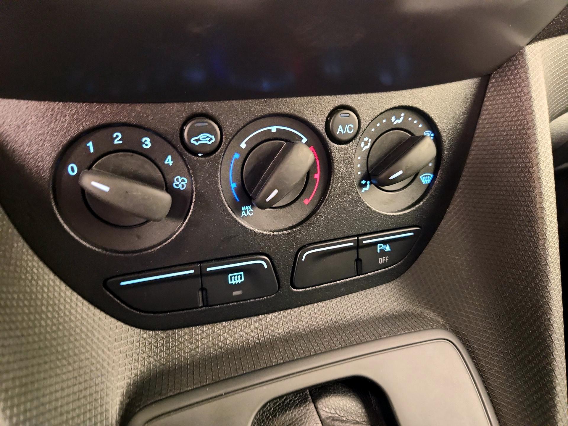 Thumbnail: 2018 Ford Transit Series - 16