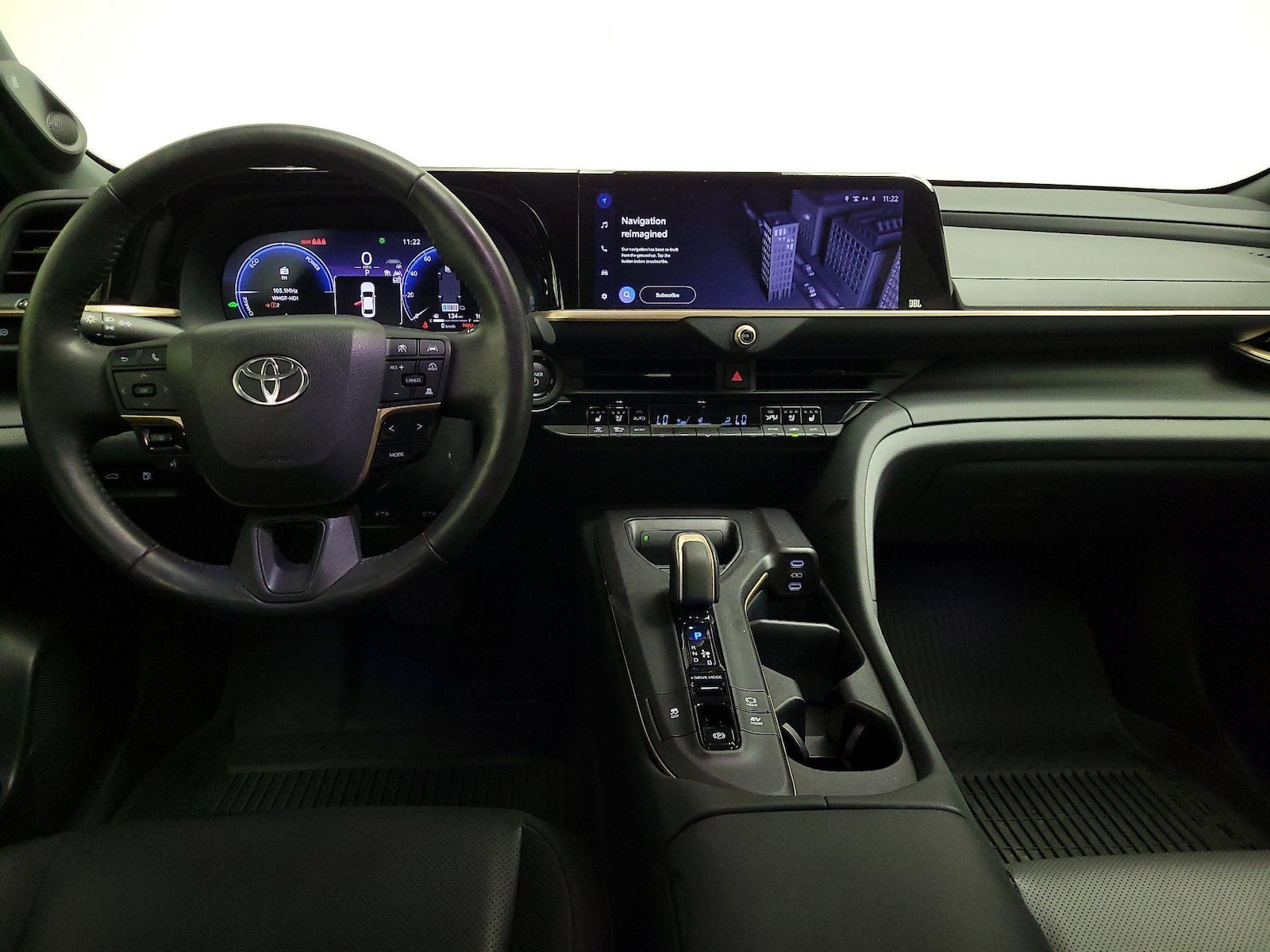 2023 Toyota Crown Limited - Photo 10
