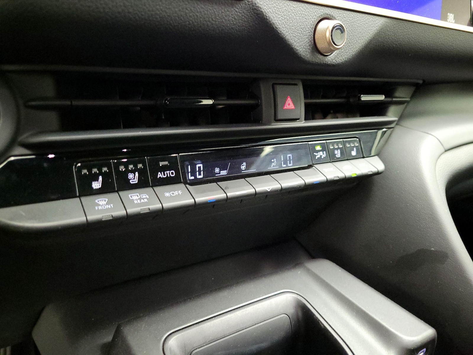 2023 Toyota Crown Limited - Photo 17
