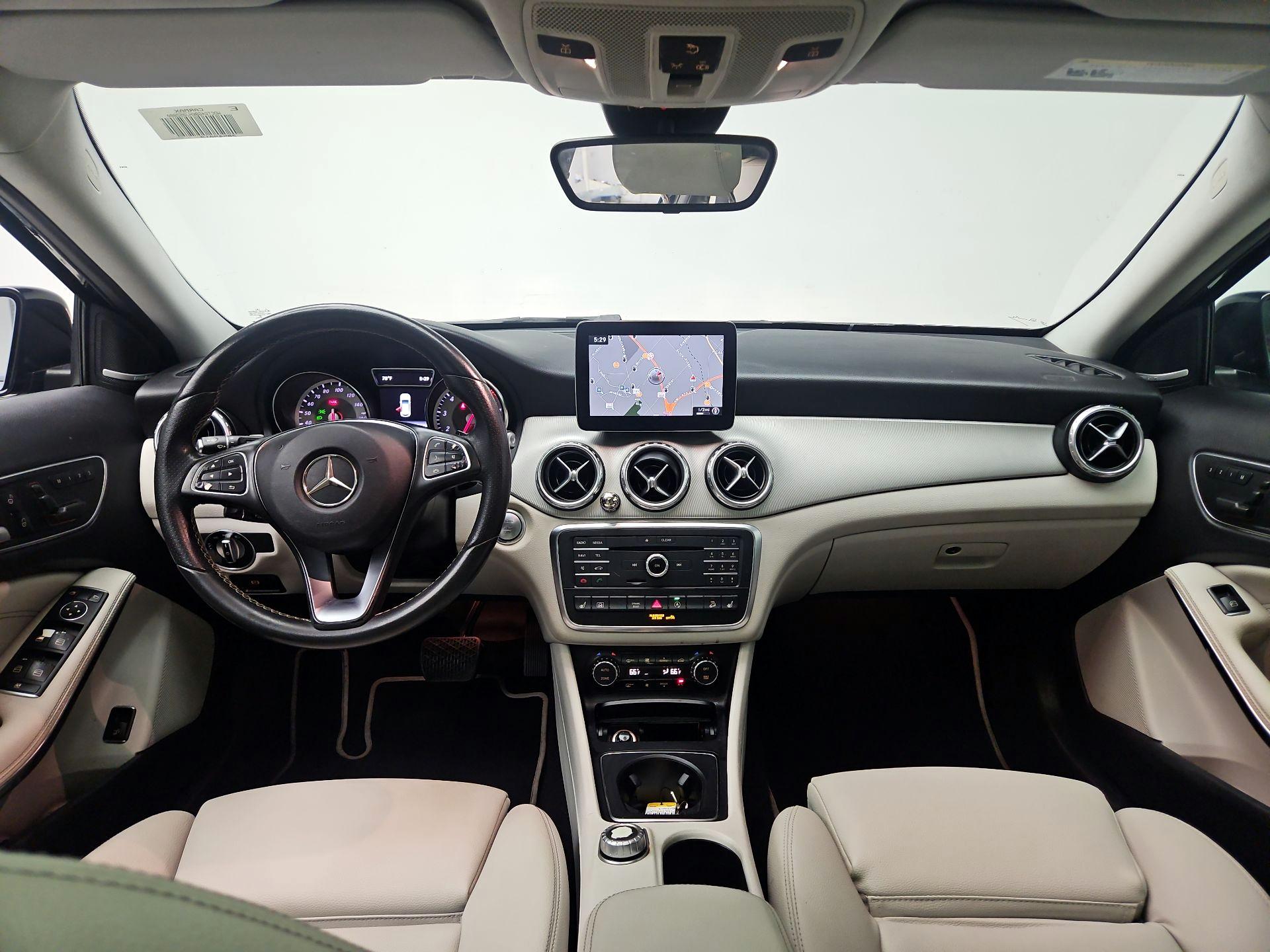 Thumbnail: 2017 Mercedes-Benz GLA - 9