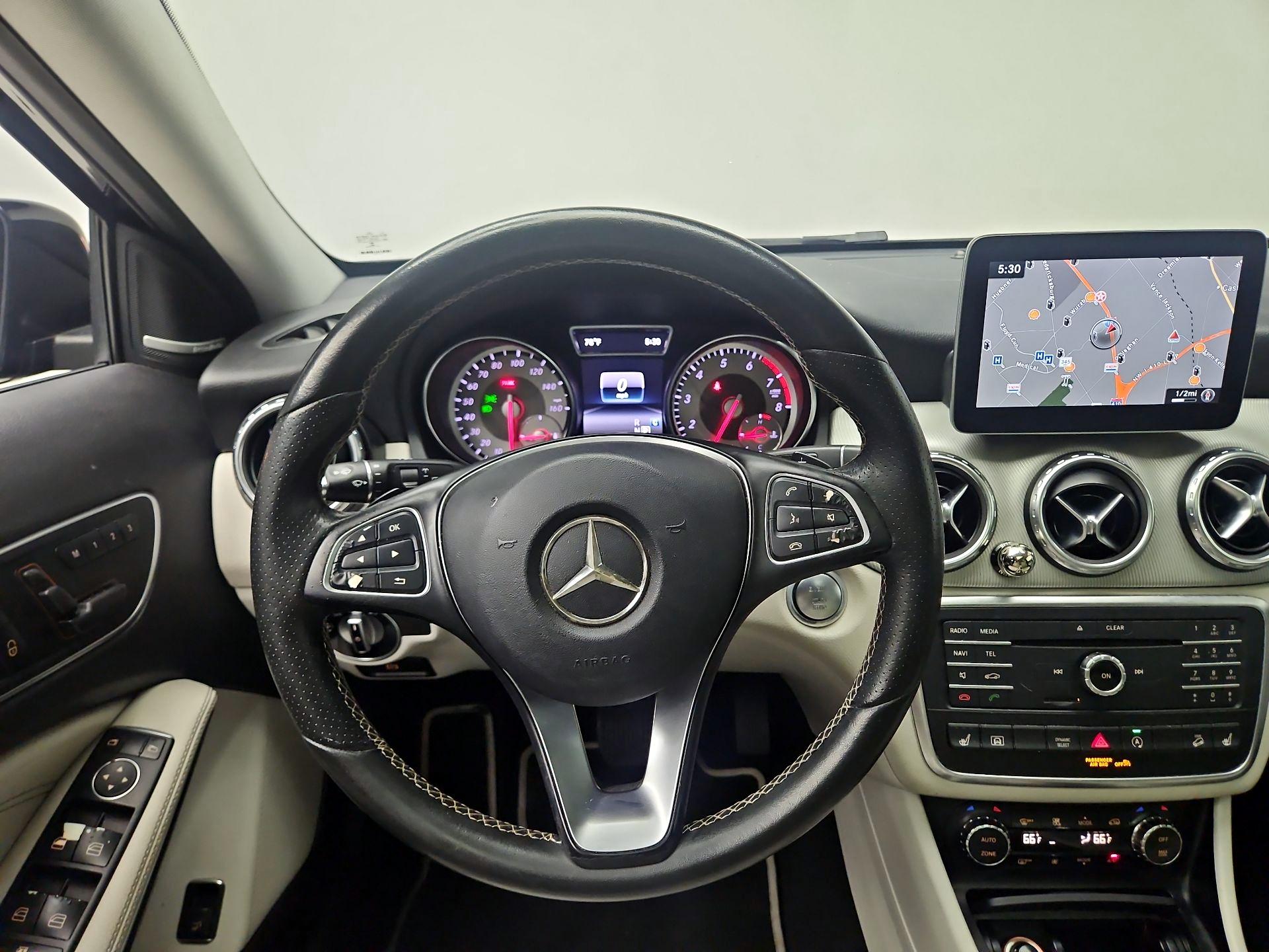 Thumbnail: 2017 Mercedes-Benz GLA - 10
