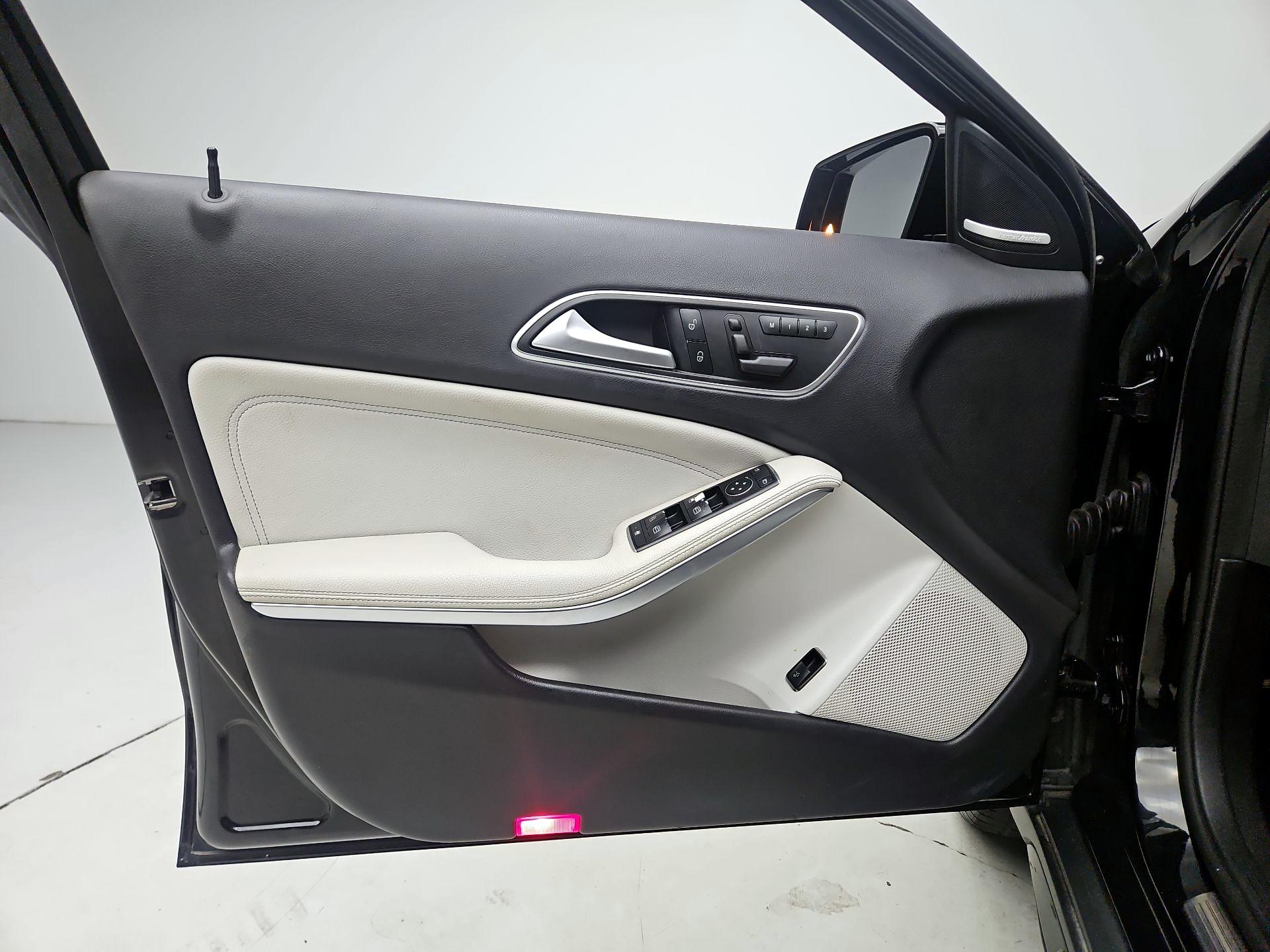 Thumbnail: 2017 Mercedes-Benz GLA - 12