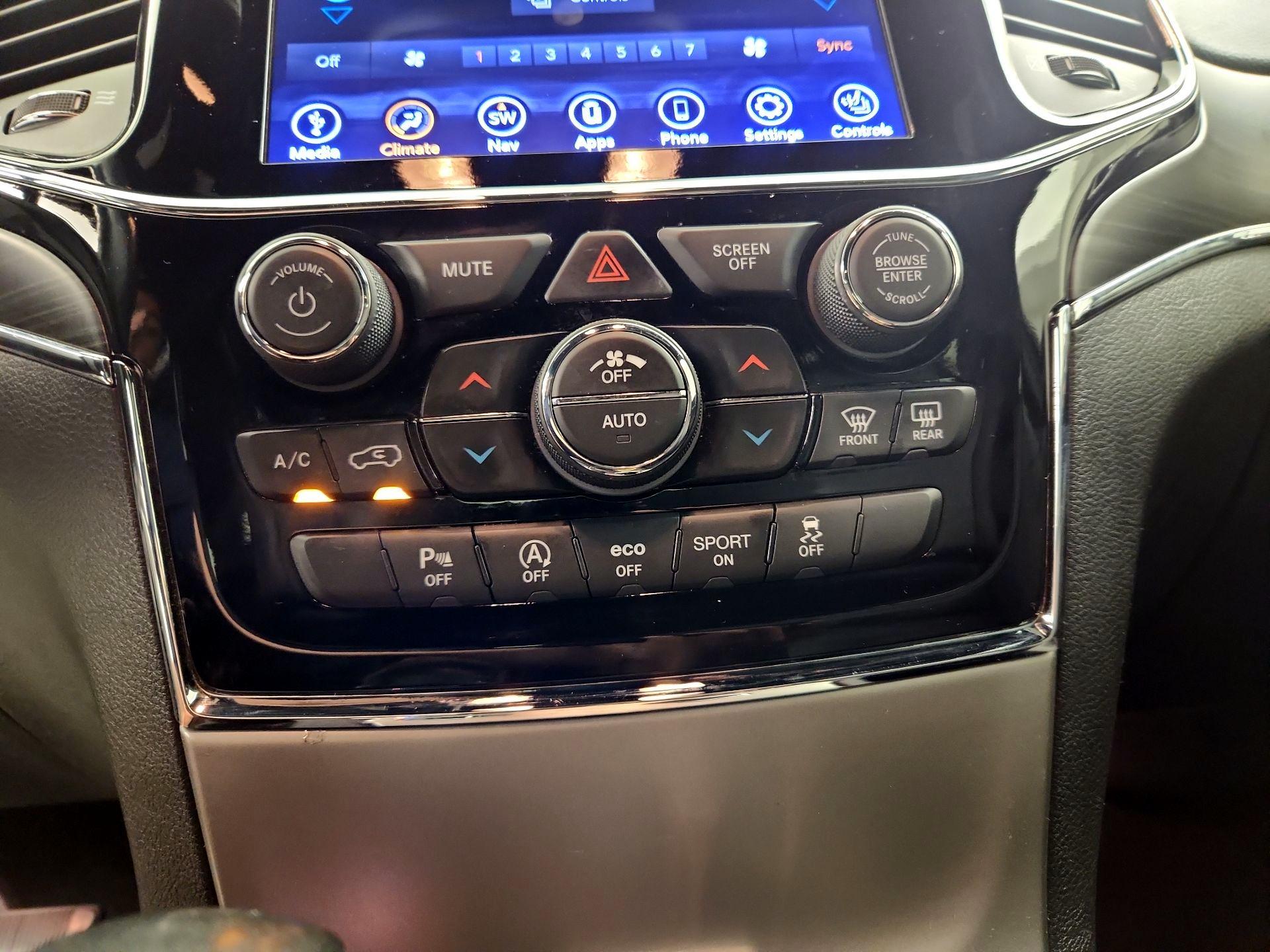 Thumbnail: 2021 Jeep Grand Cherokee - 17