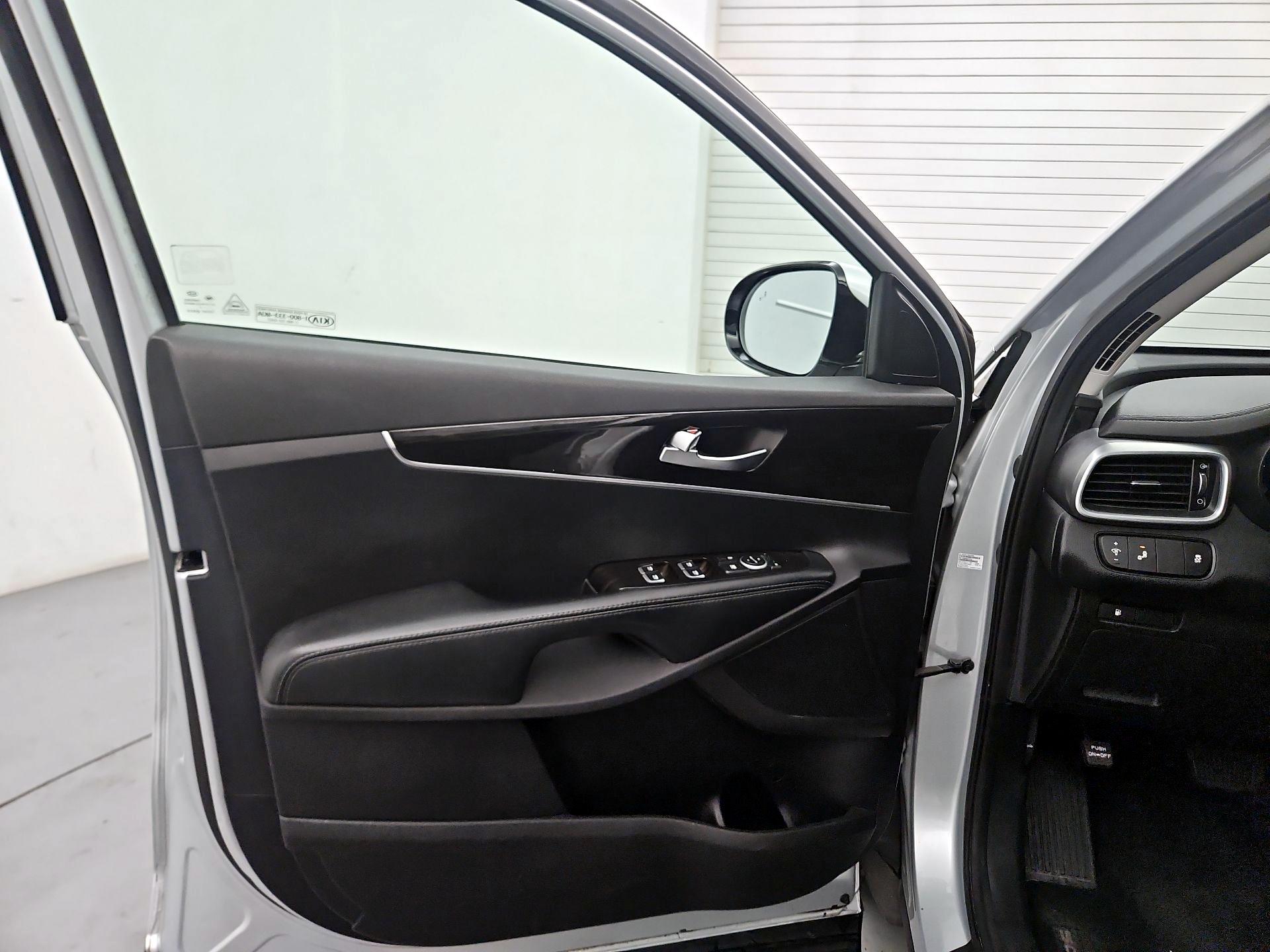 Thumbnail: 2020 Kia Sorento - 12