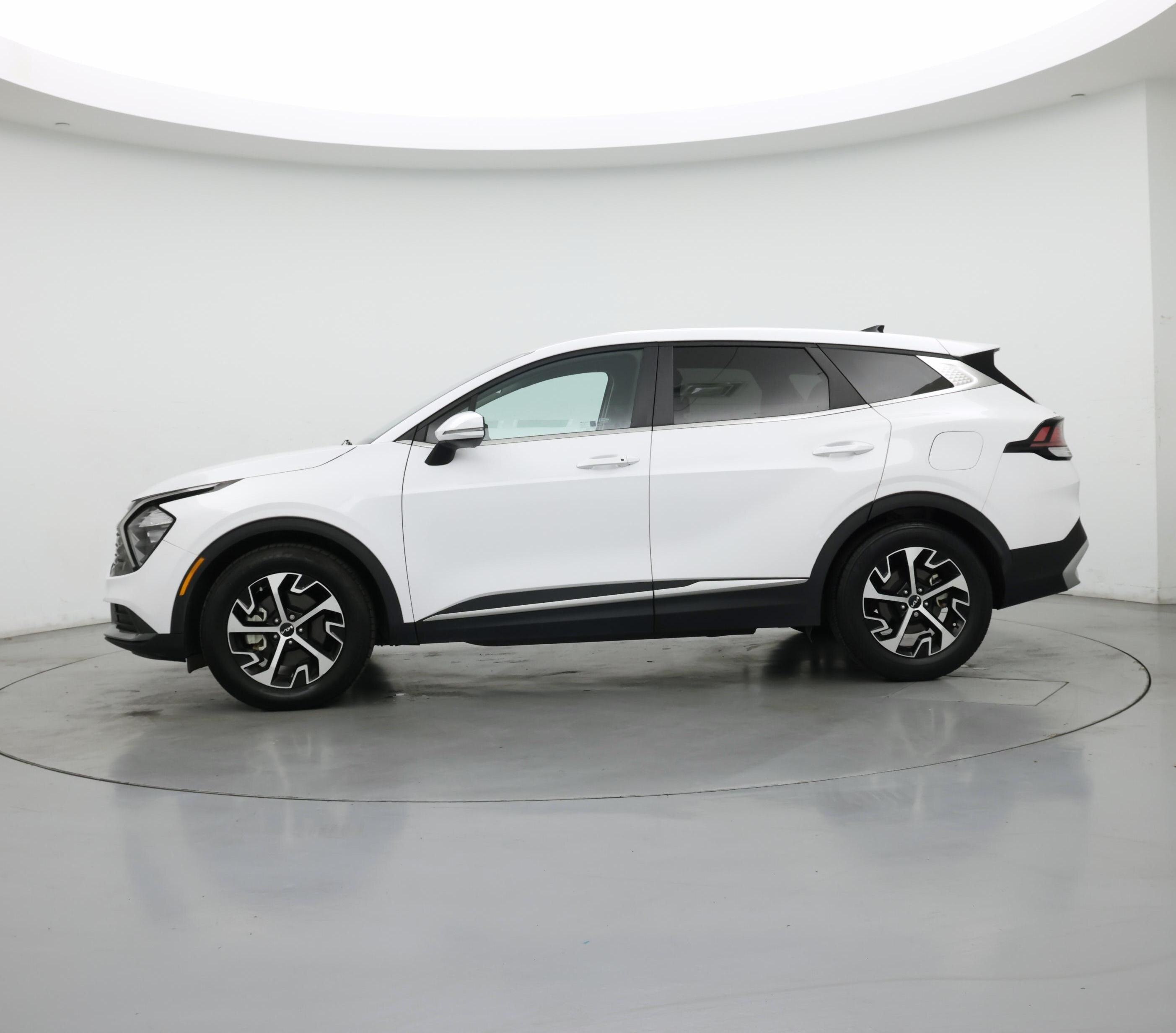 Thumbnail: 2023 Kia Sportage - 3