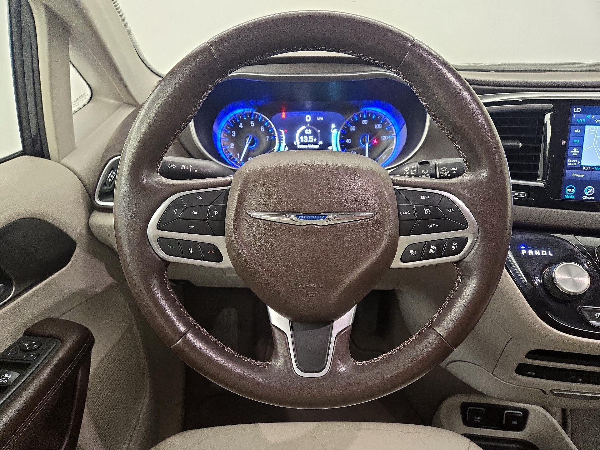 Thumbnail: 2019 Chrysler Pacifica - 10