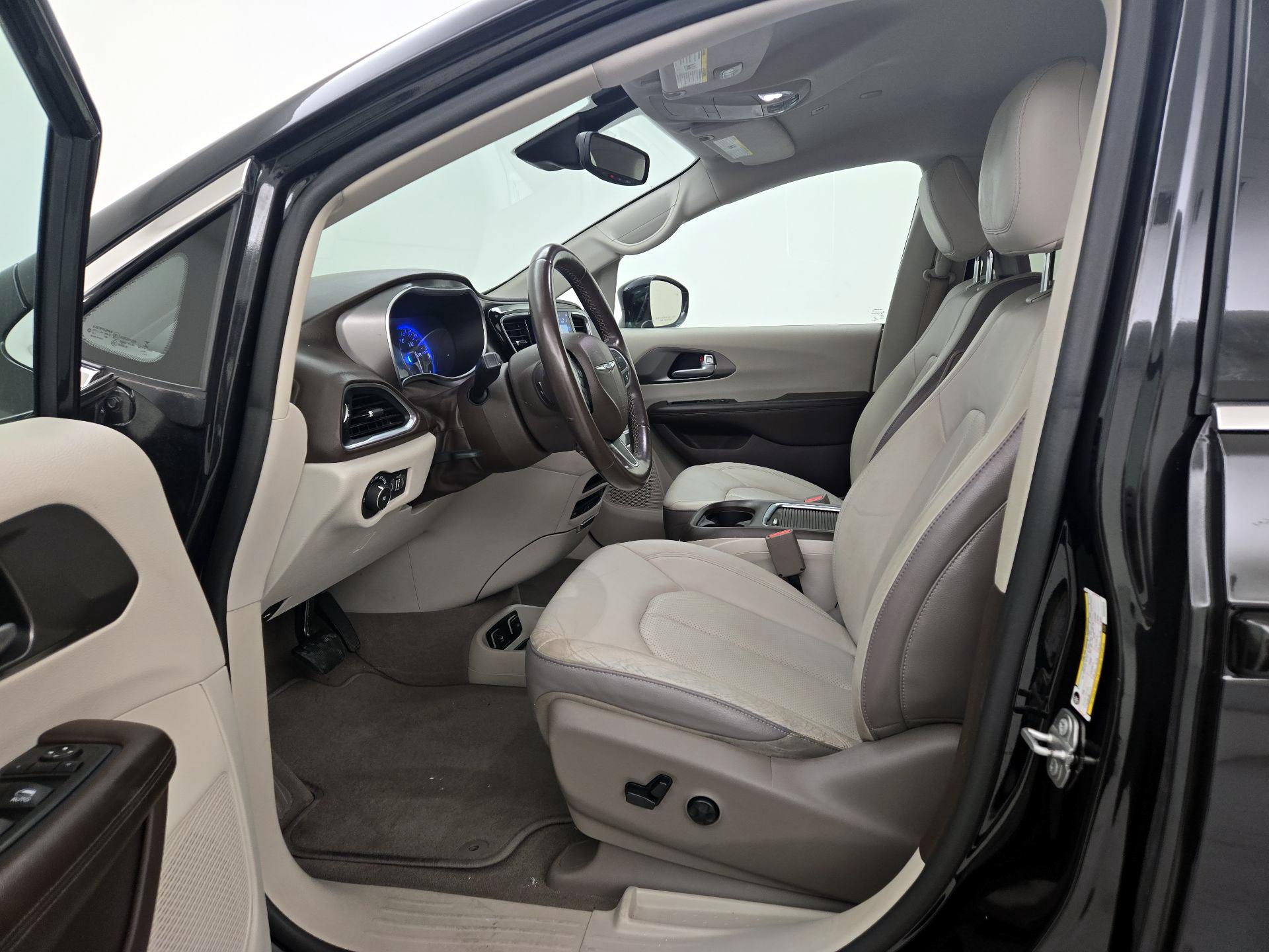 Thumbnail: 2019 Chrysler Pacifica - 11