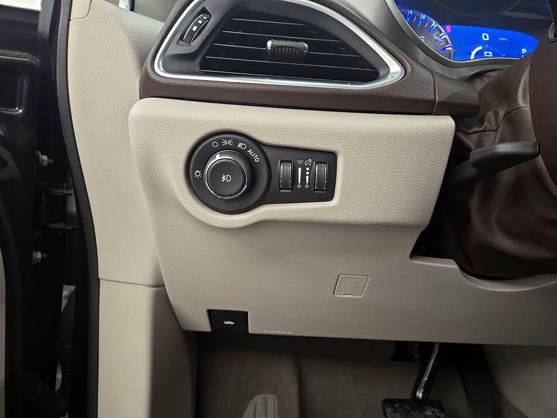 Thumbnail: 2019 Chrysler Pacifica - 13