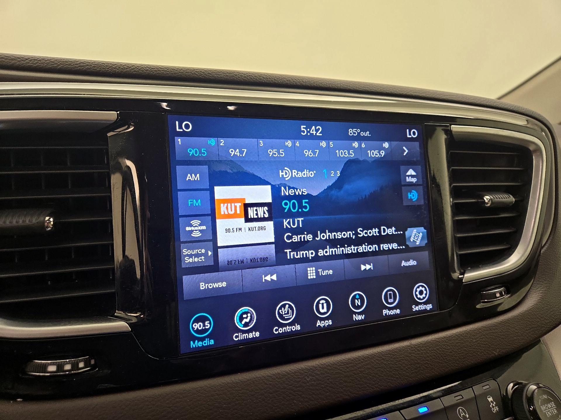 Thumbnail: 2019 Chrysler Pacifica - 16