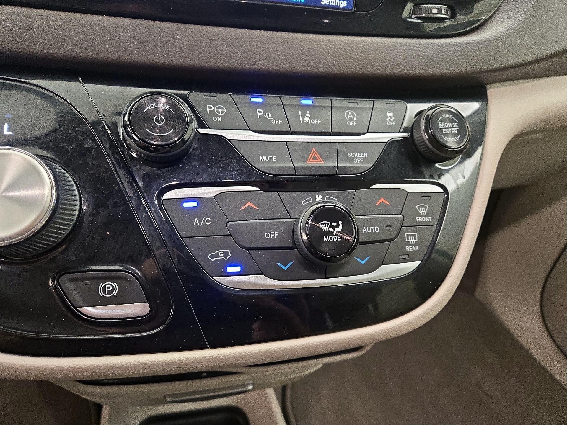 Thumbnail: 2019 Chrysler Pacifica - 17