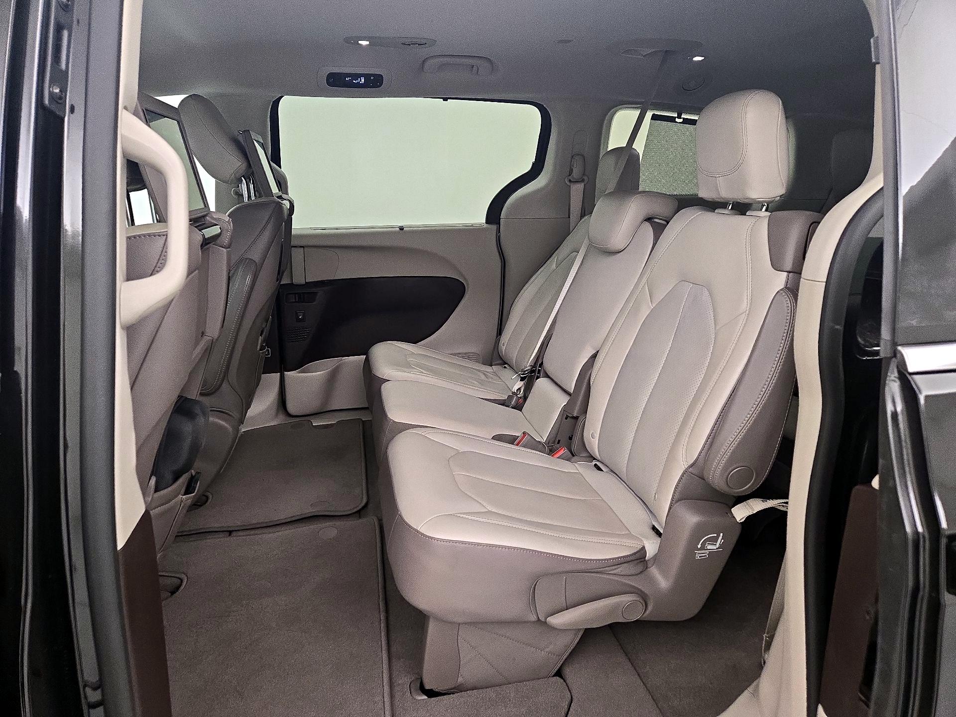 Thumbnail: 2019 Chrysler Pacifica - 20