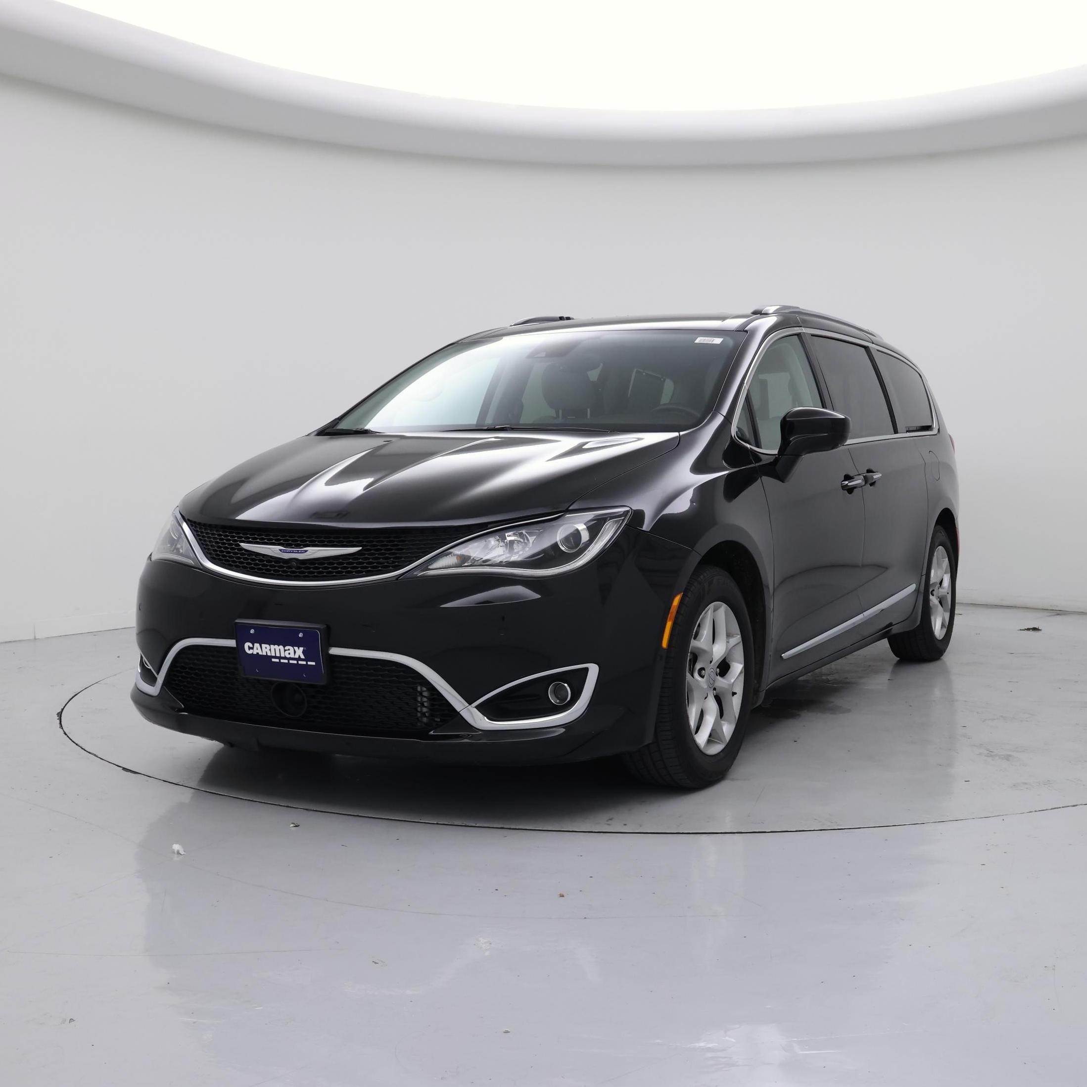 Thumbnail: 2019 Chrysler Pacifica - 4