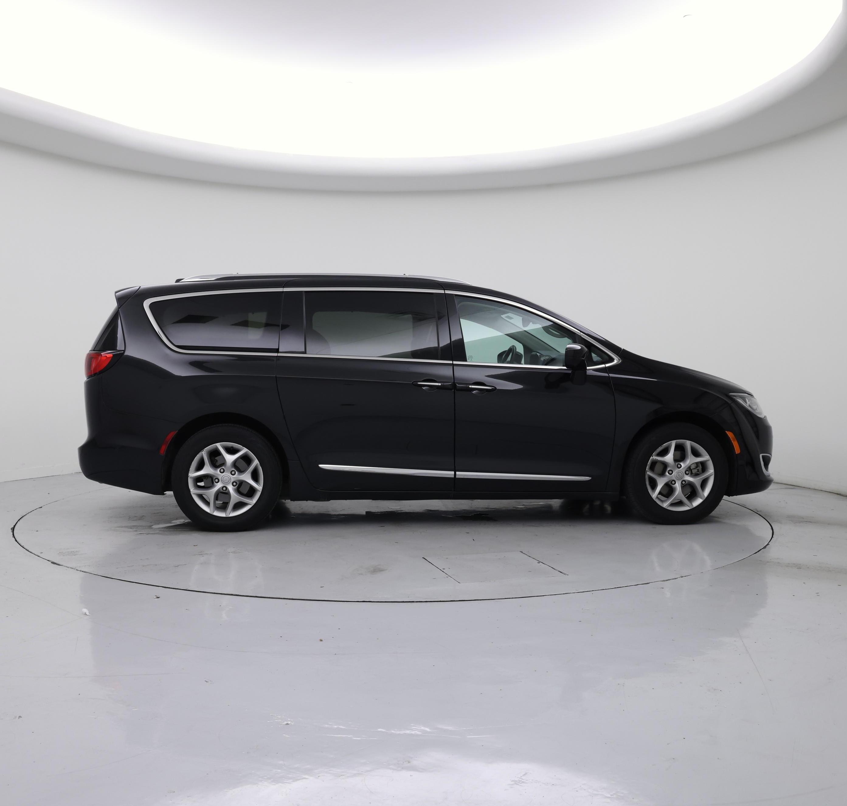 Thumbnail: 2019 Chrysler Pacifica - 7