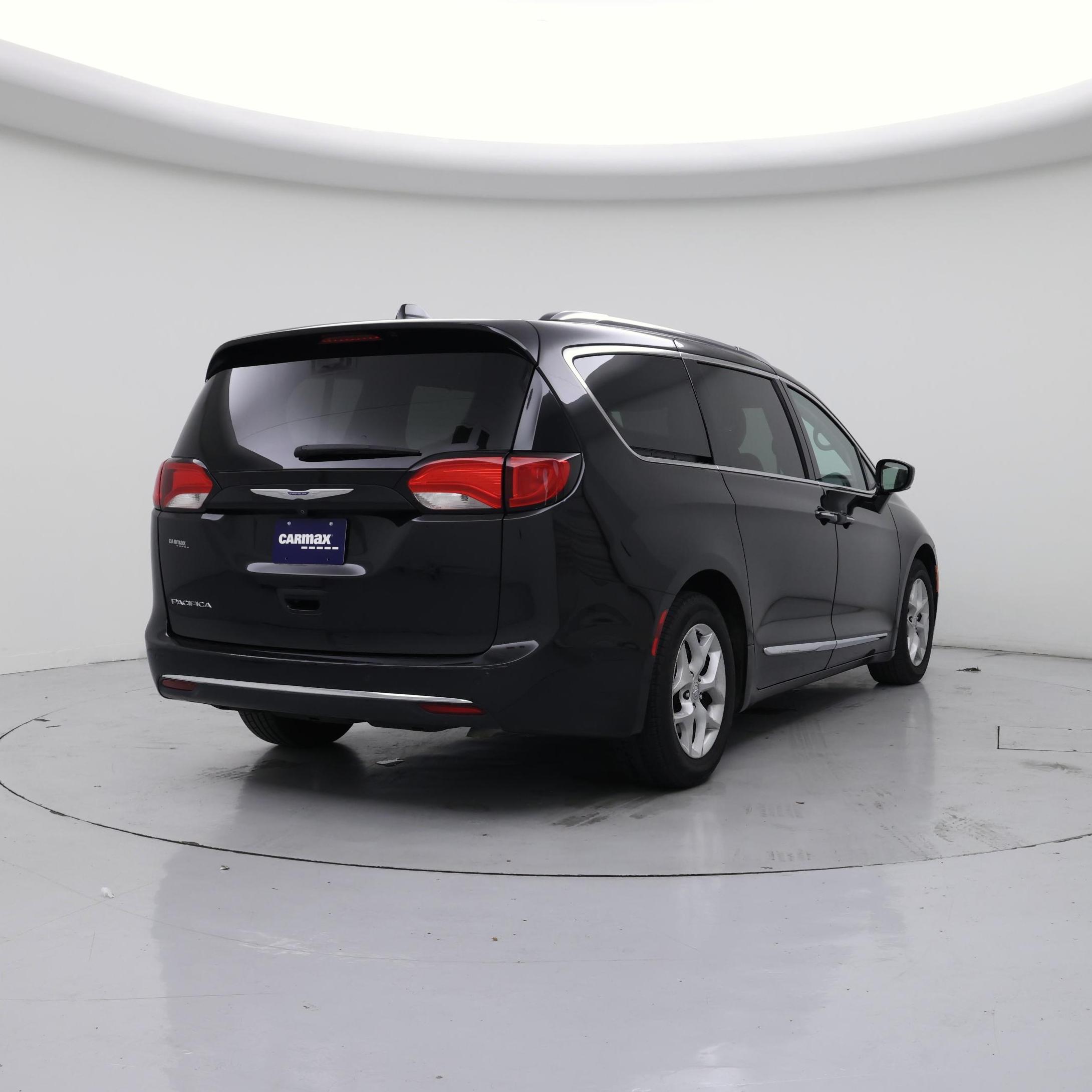 Thumbnail: 2019 Chrysler Pacifica - 8