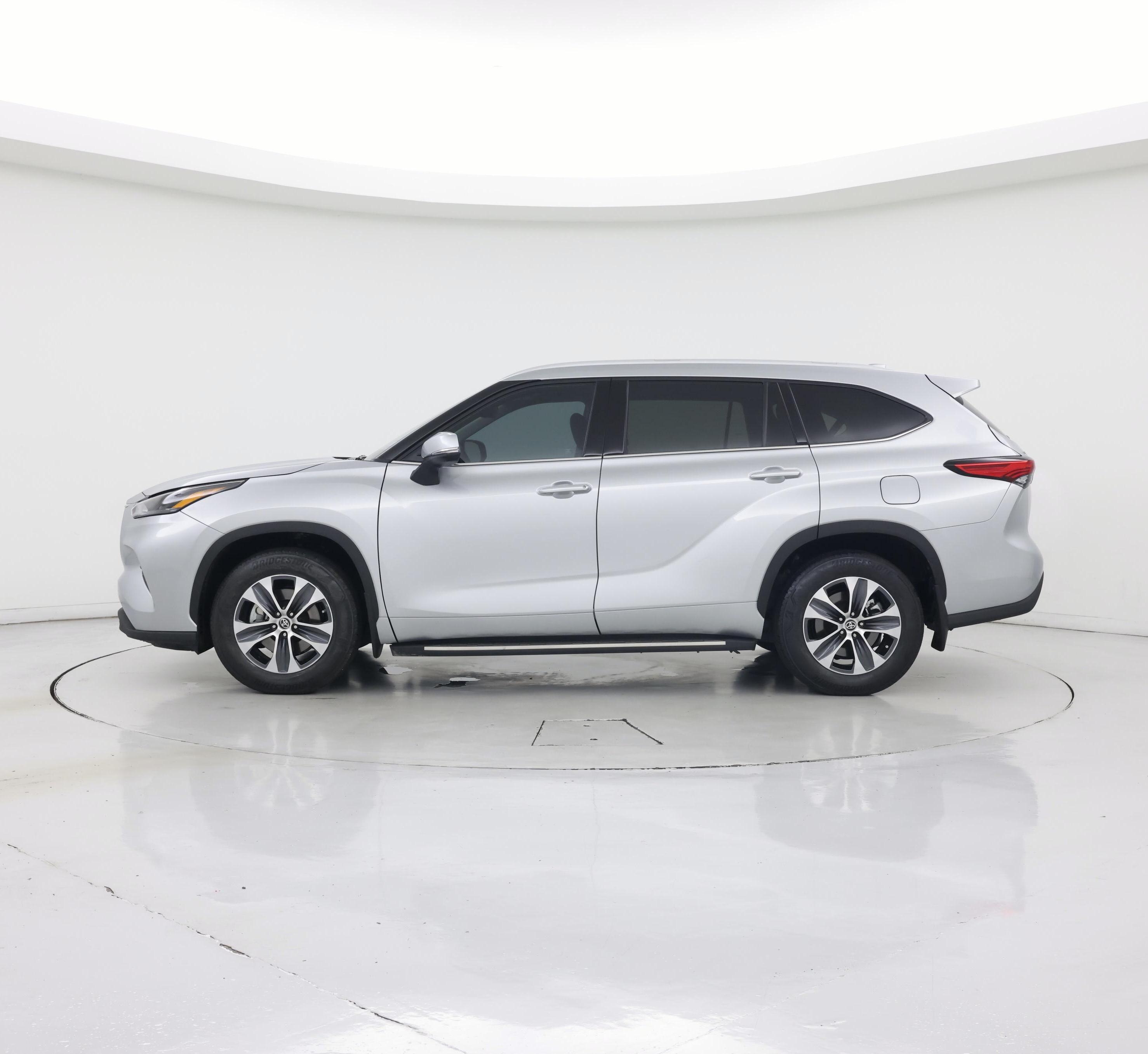Thumbnail: 2022 Toyota Highlander - 3