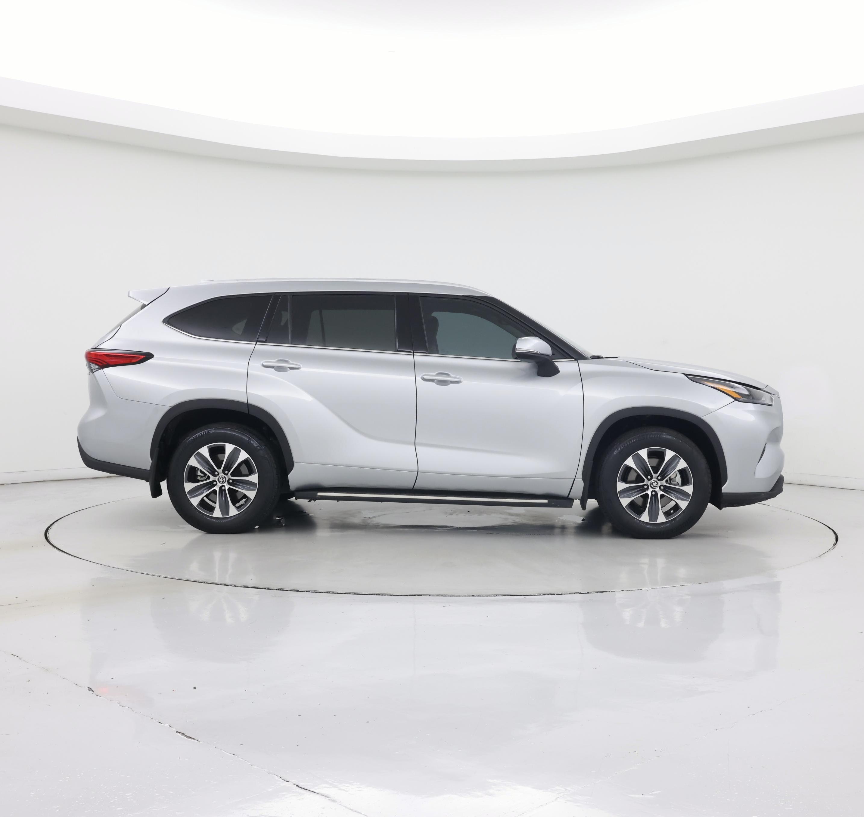 Thumbnail: 2022 Toyota Highlander - 7