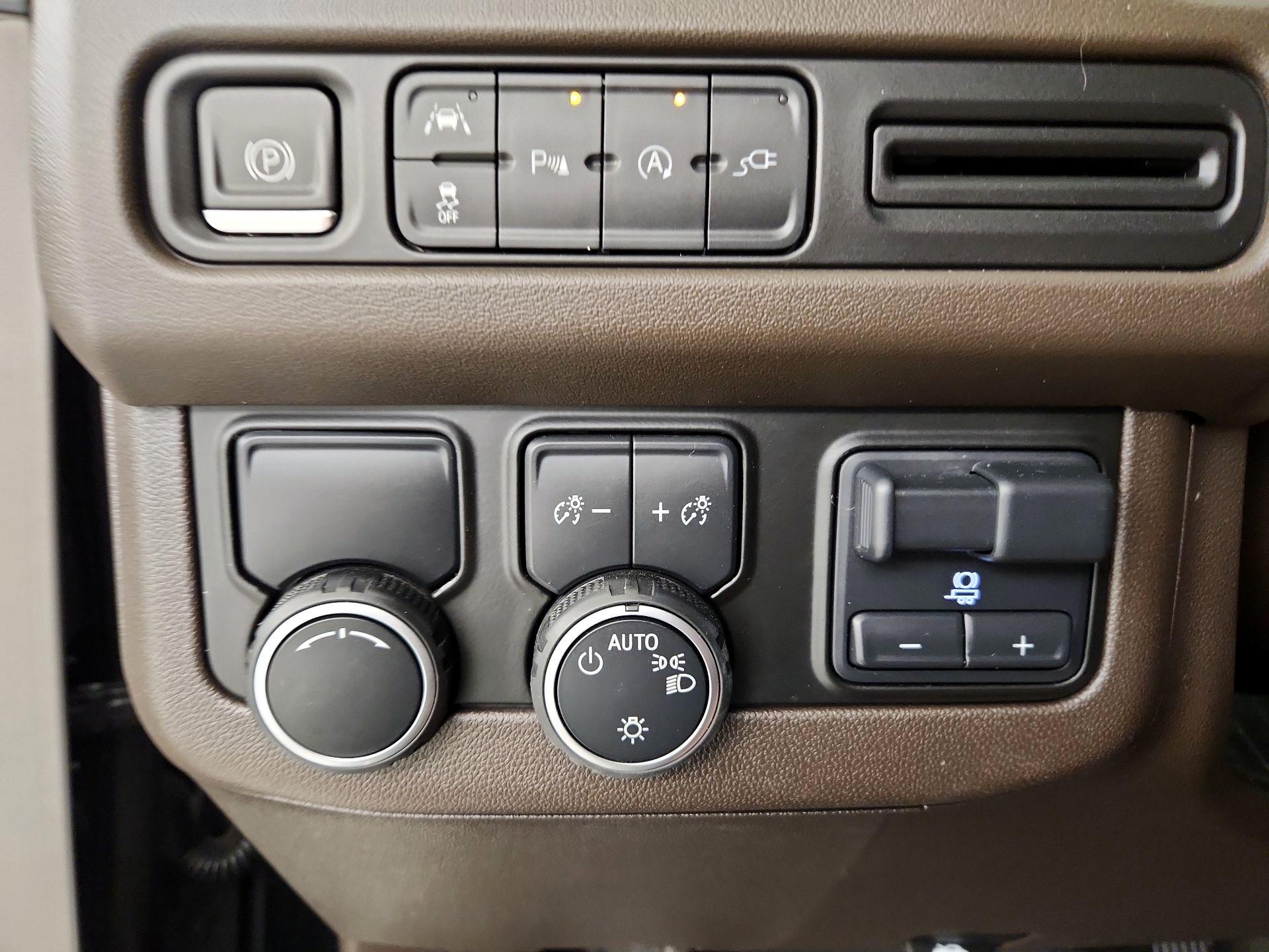 Thumbnail: 2021 Chevrolet Tahoe - 13