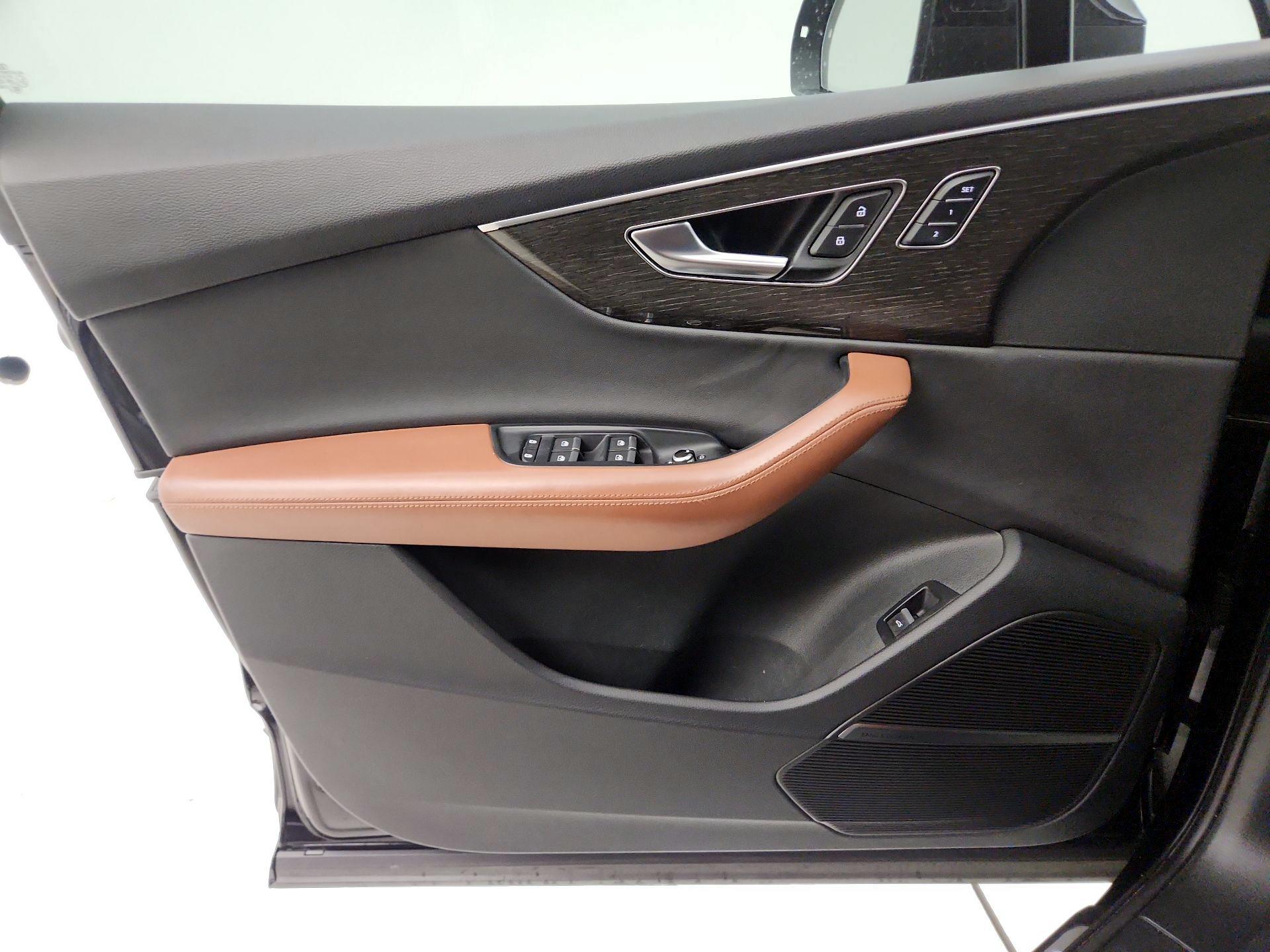 Thumbnail: 2021 Audi Q7 - 10