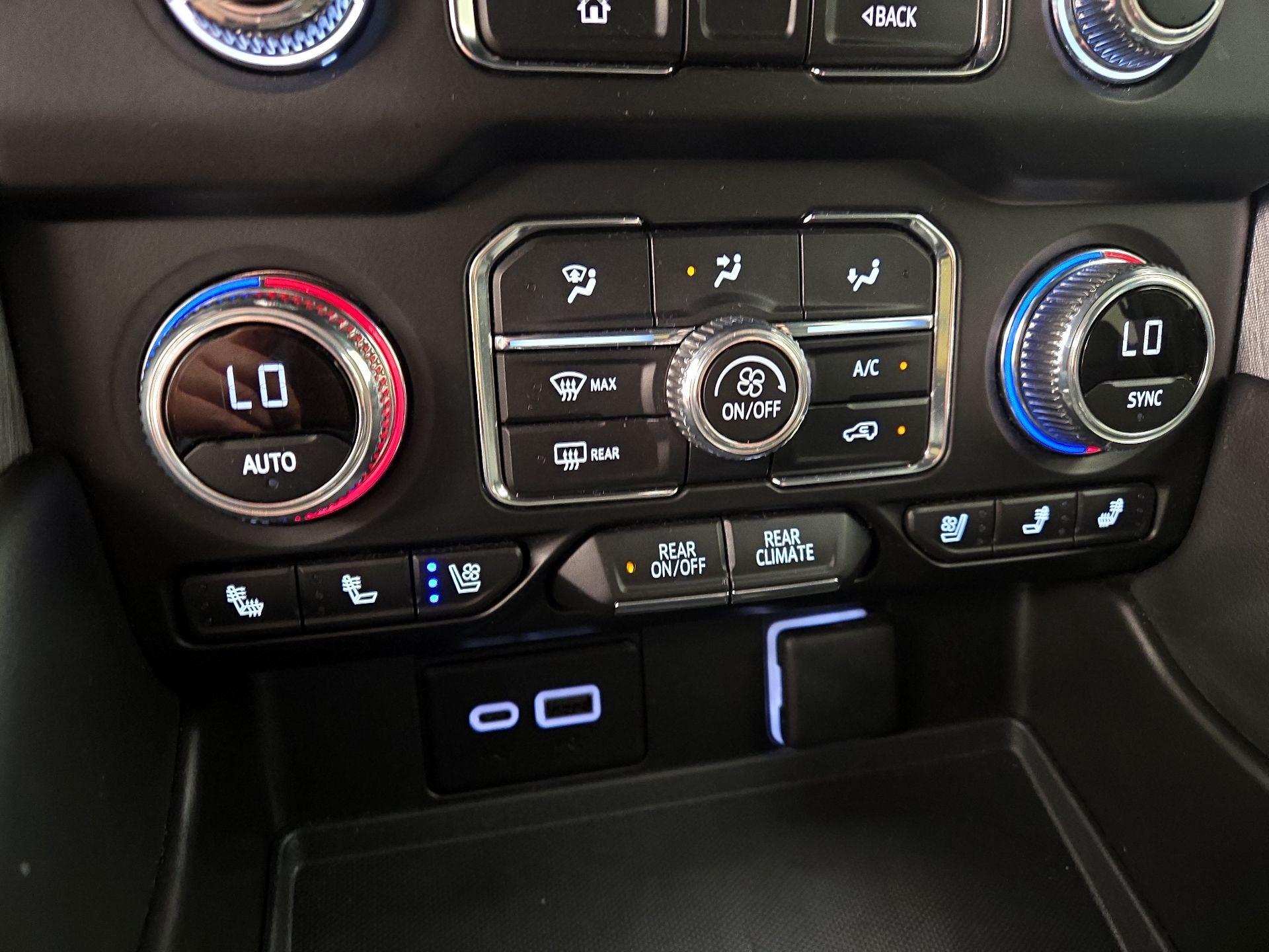 Thumbnail: 2023 GMC Yukon XL - 17