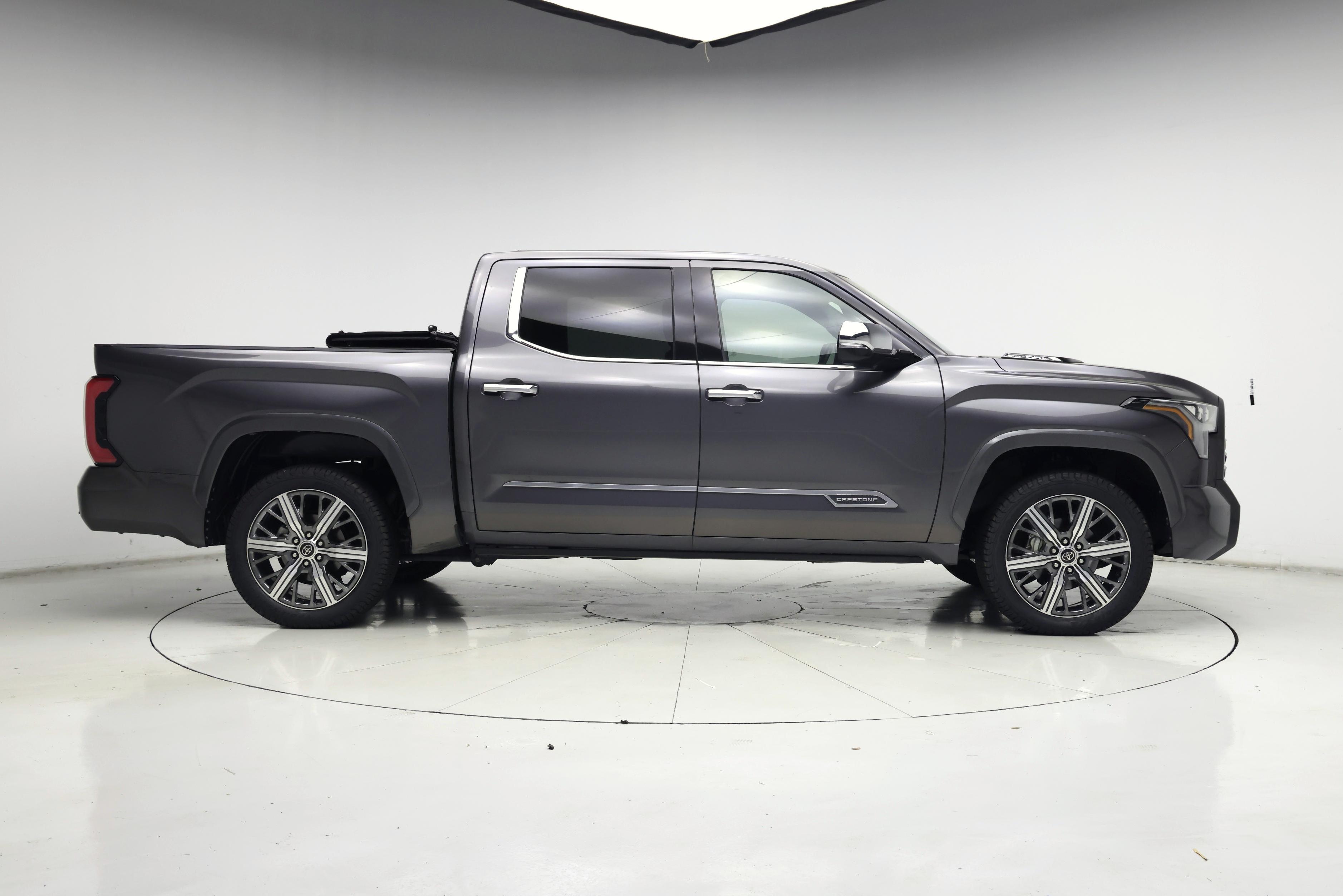 Thumbnail: 2022 Toyota Tundra - 7