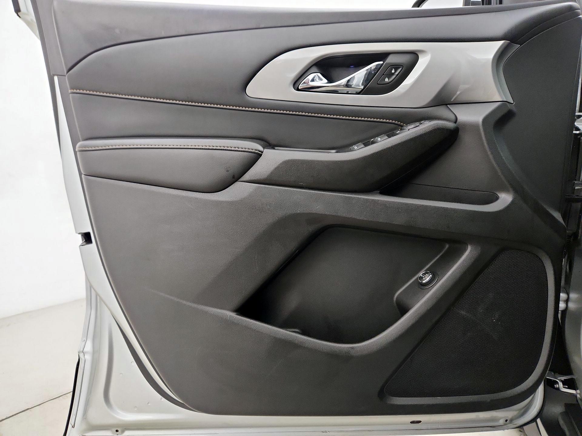 Thumbnail: 2021 Chevrolet Traverse - 12