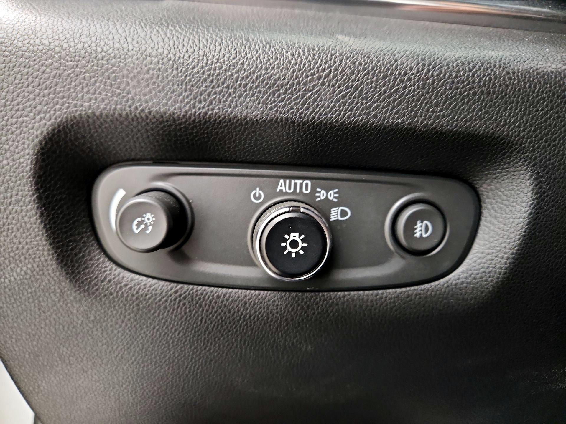 Thumbnail: 2021 Chevrolet Traverse - 13